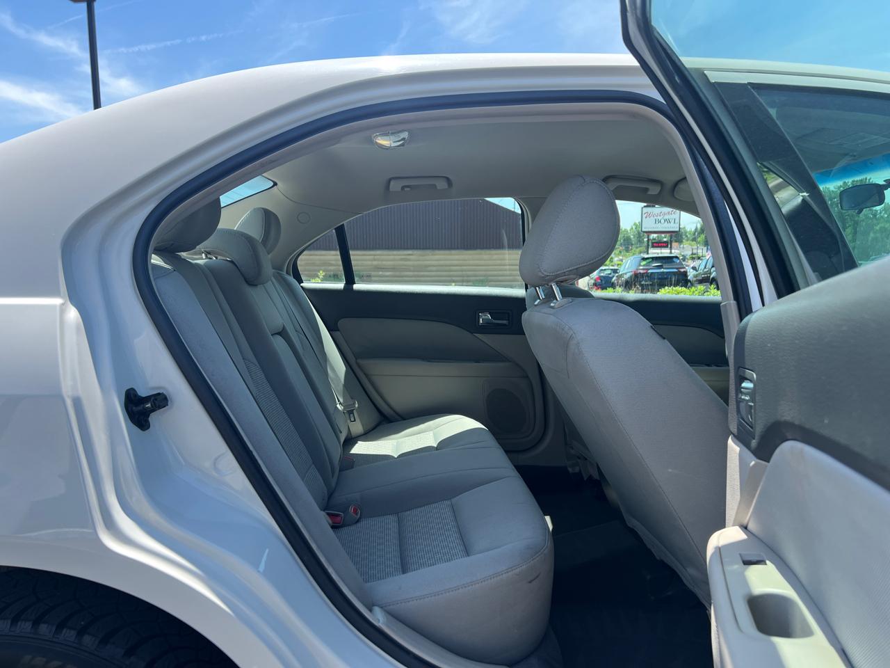 Ford Fusion S 2012