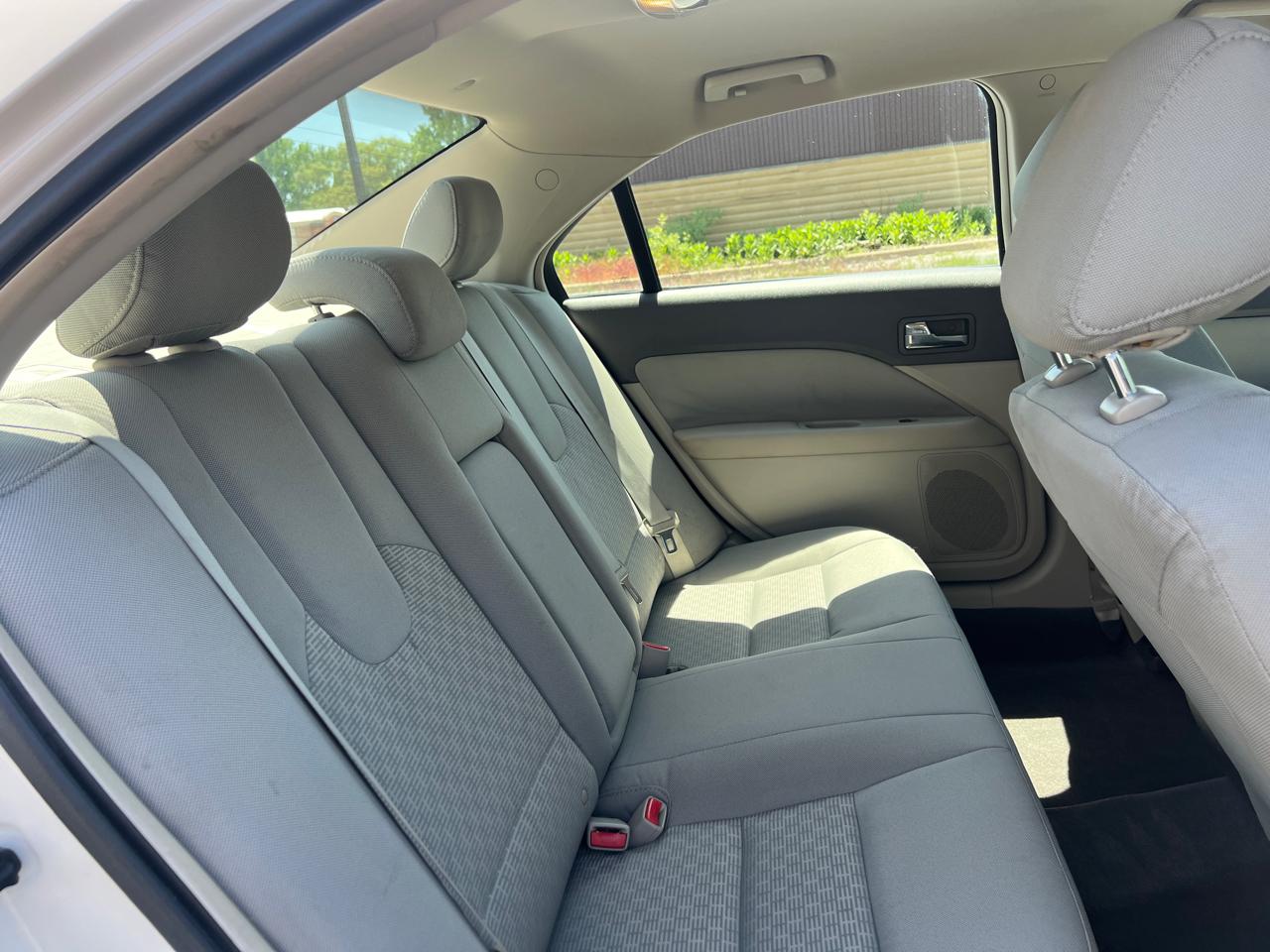 Ford Fusion S 2012