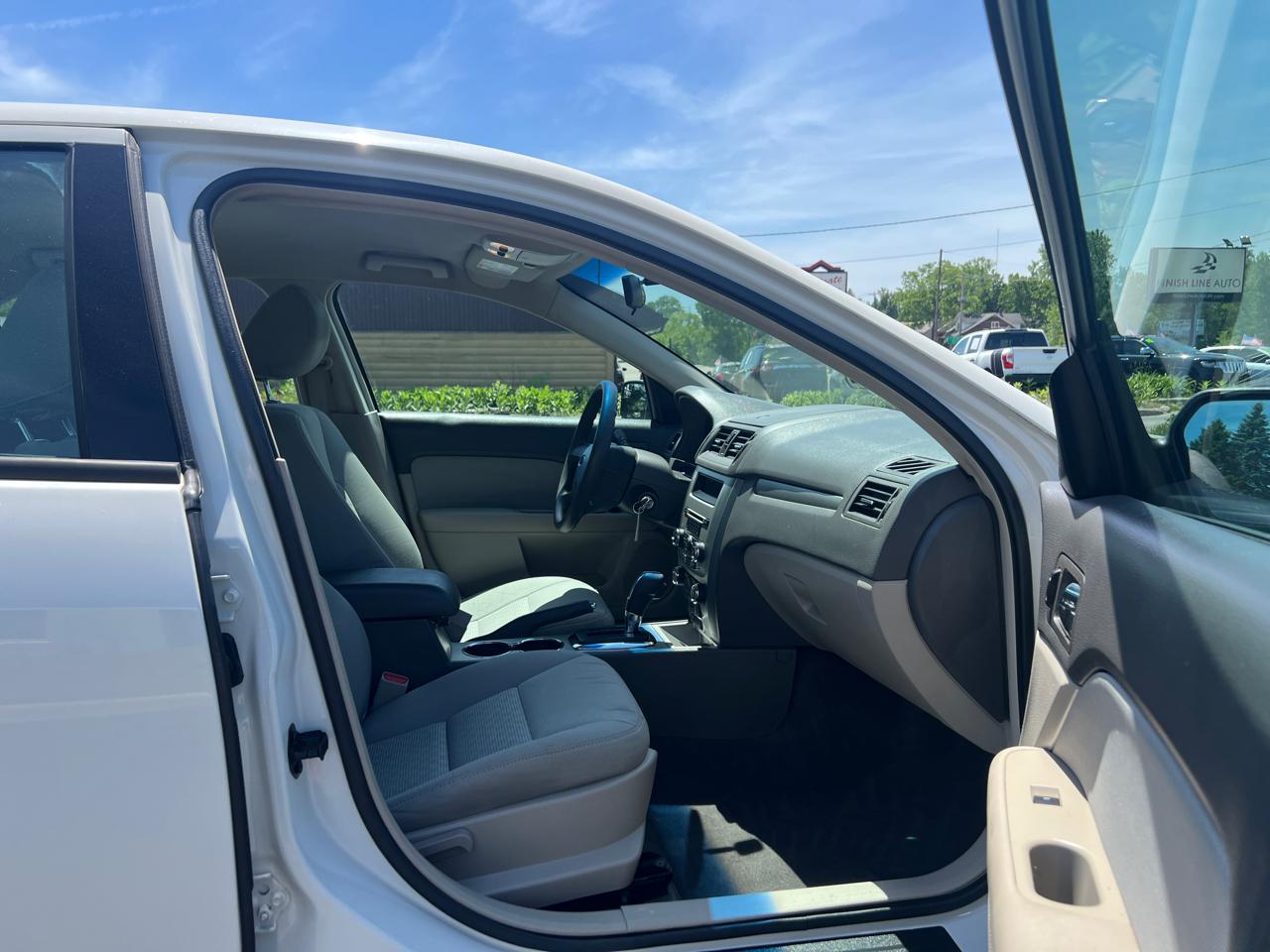 Ford Fusion S 2012