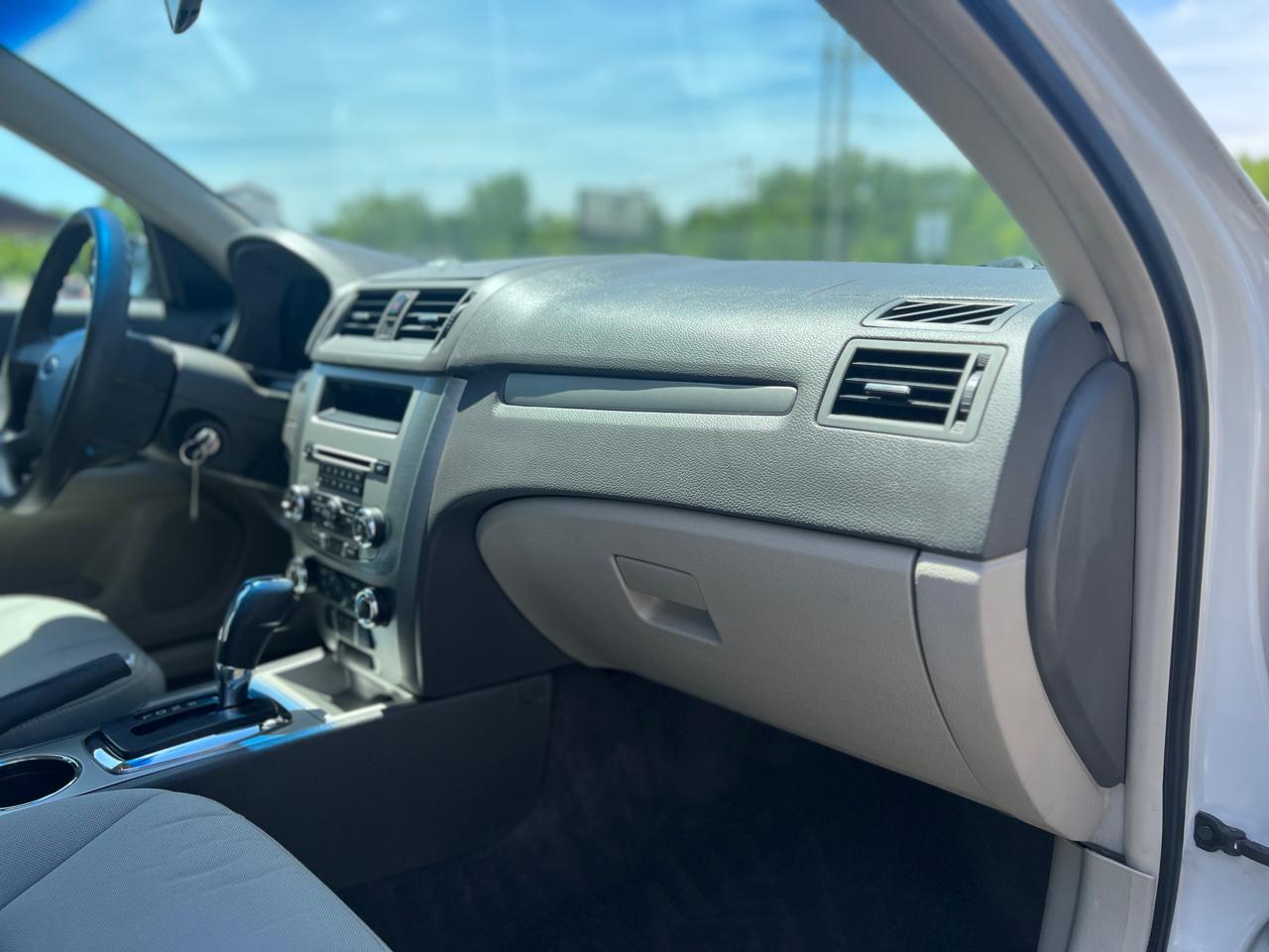Ford Fusion S 2012