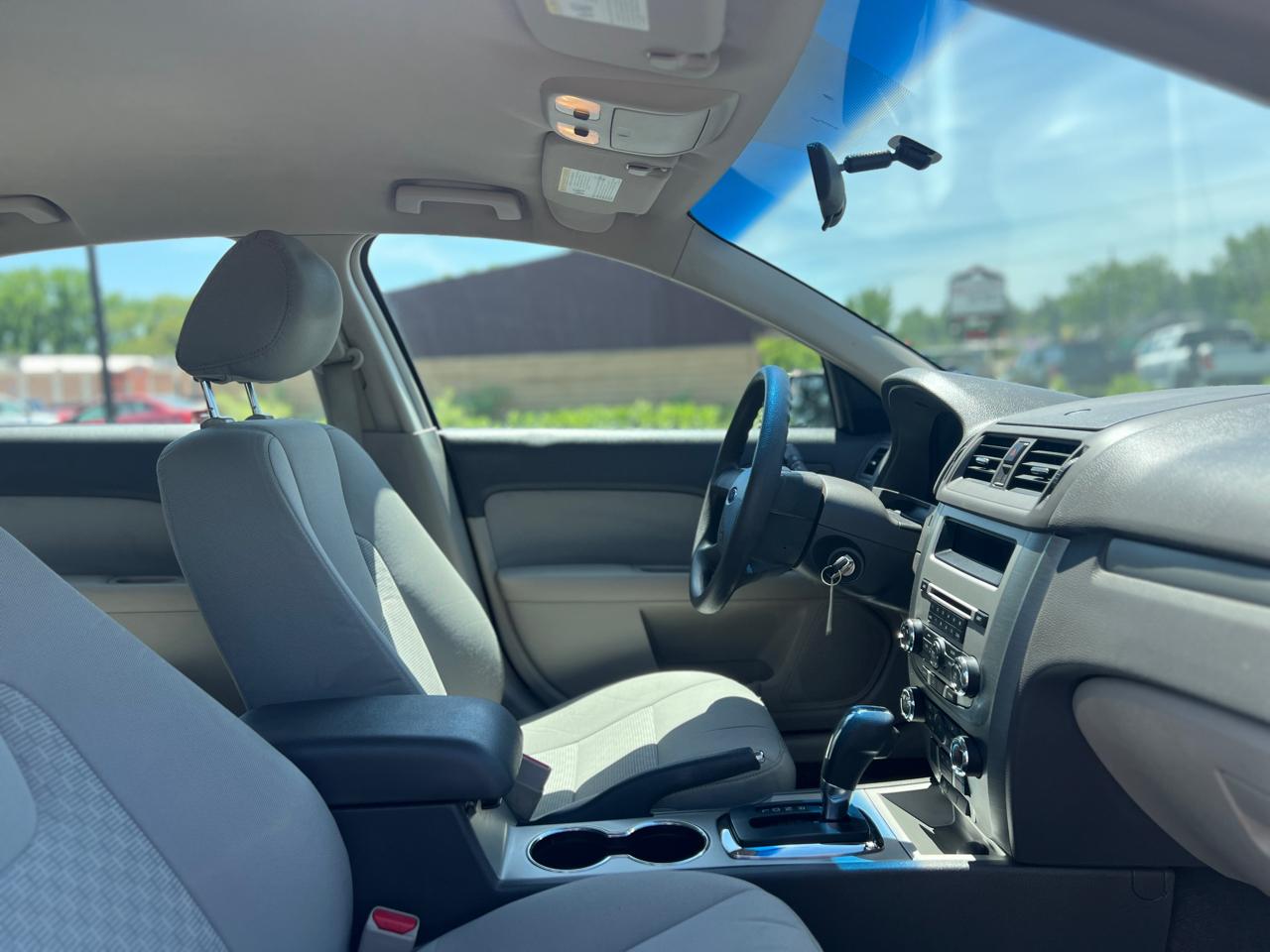 Ford Fusion S 2012