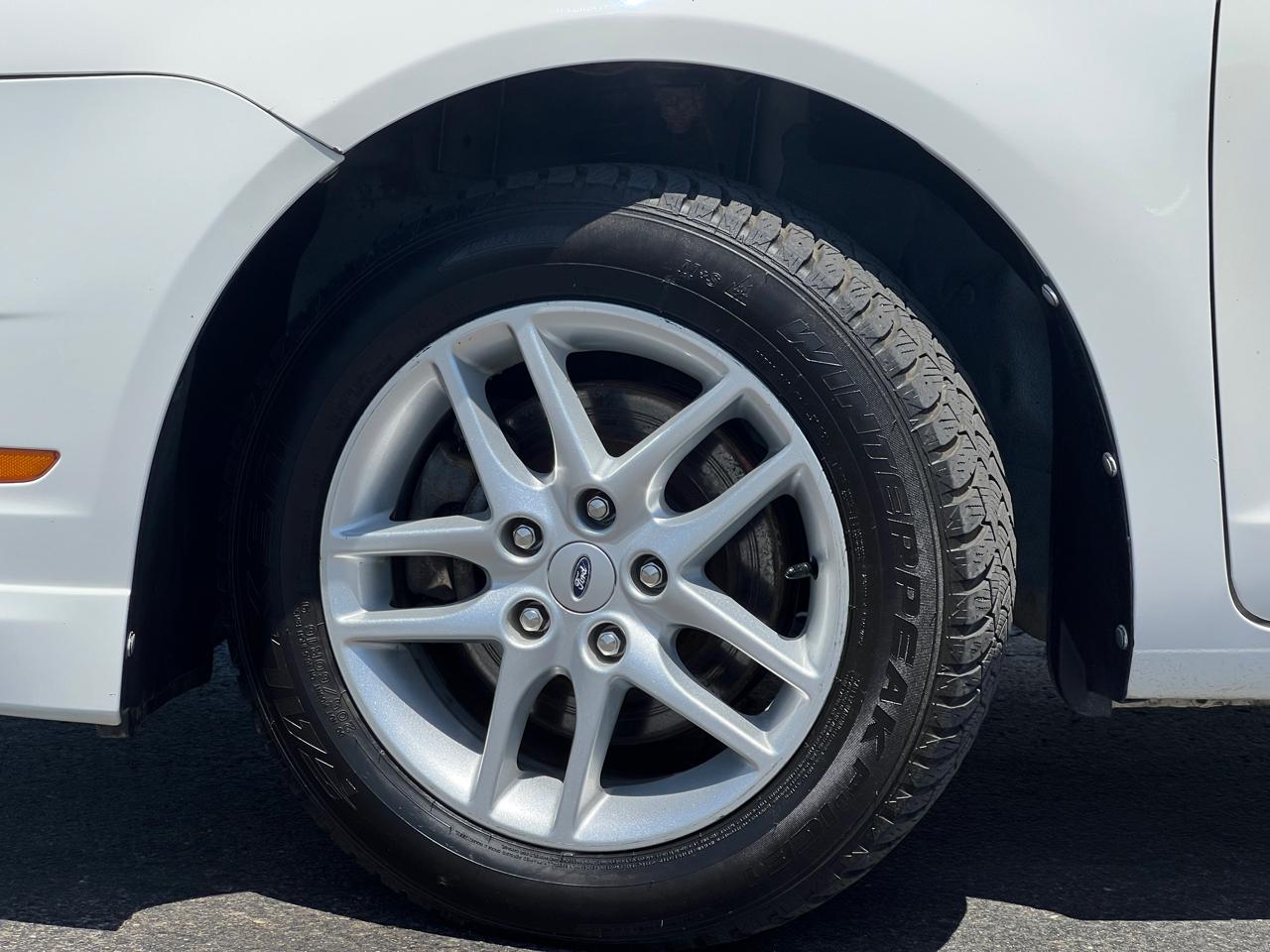 Ford Fusion S 2012