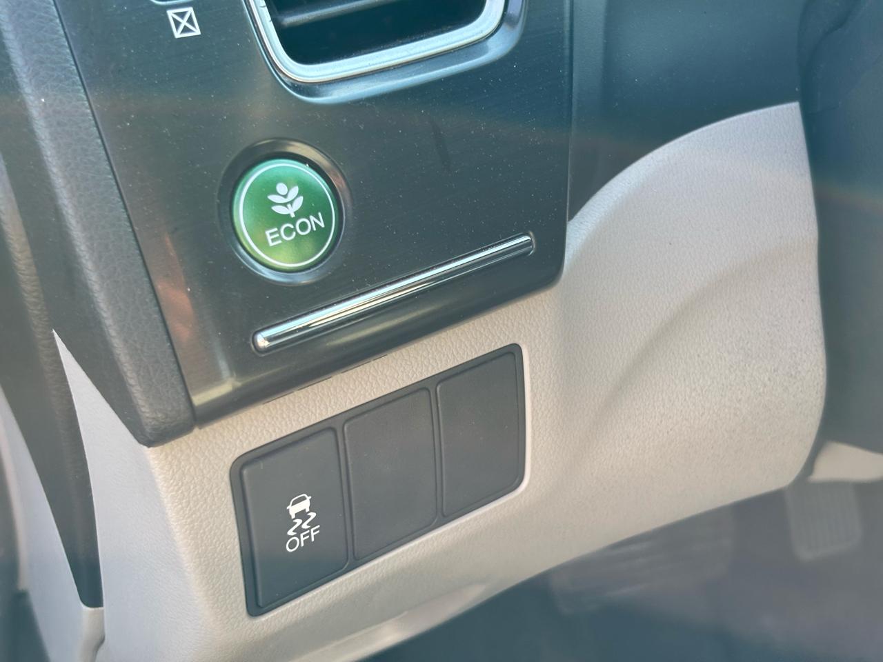 Honda Civic LX Sedan 5-Speed AT 2013