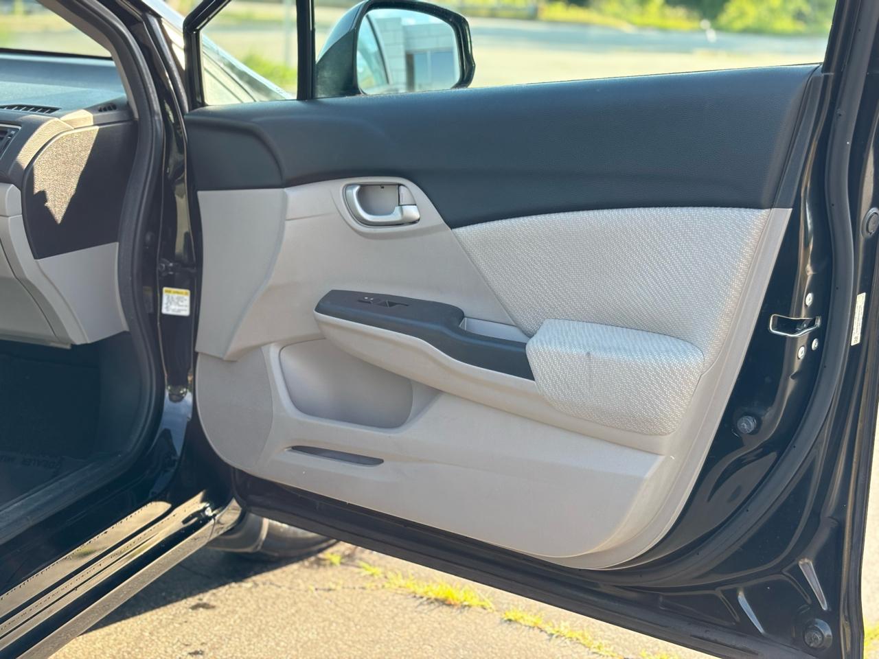 Honda Civic LX Sedan 5-Speed AT 2013