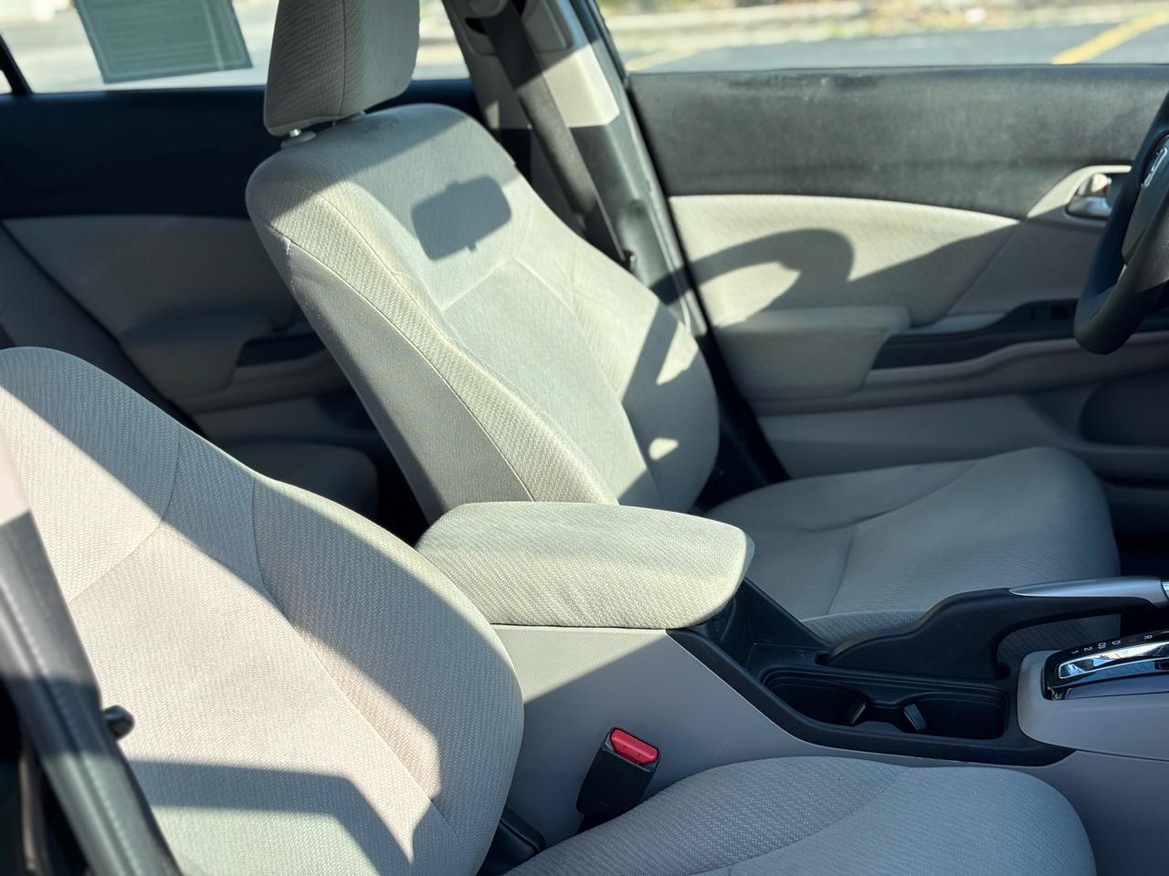 Honda Civic LX Sedan 5-Speed AT 2013