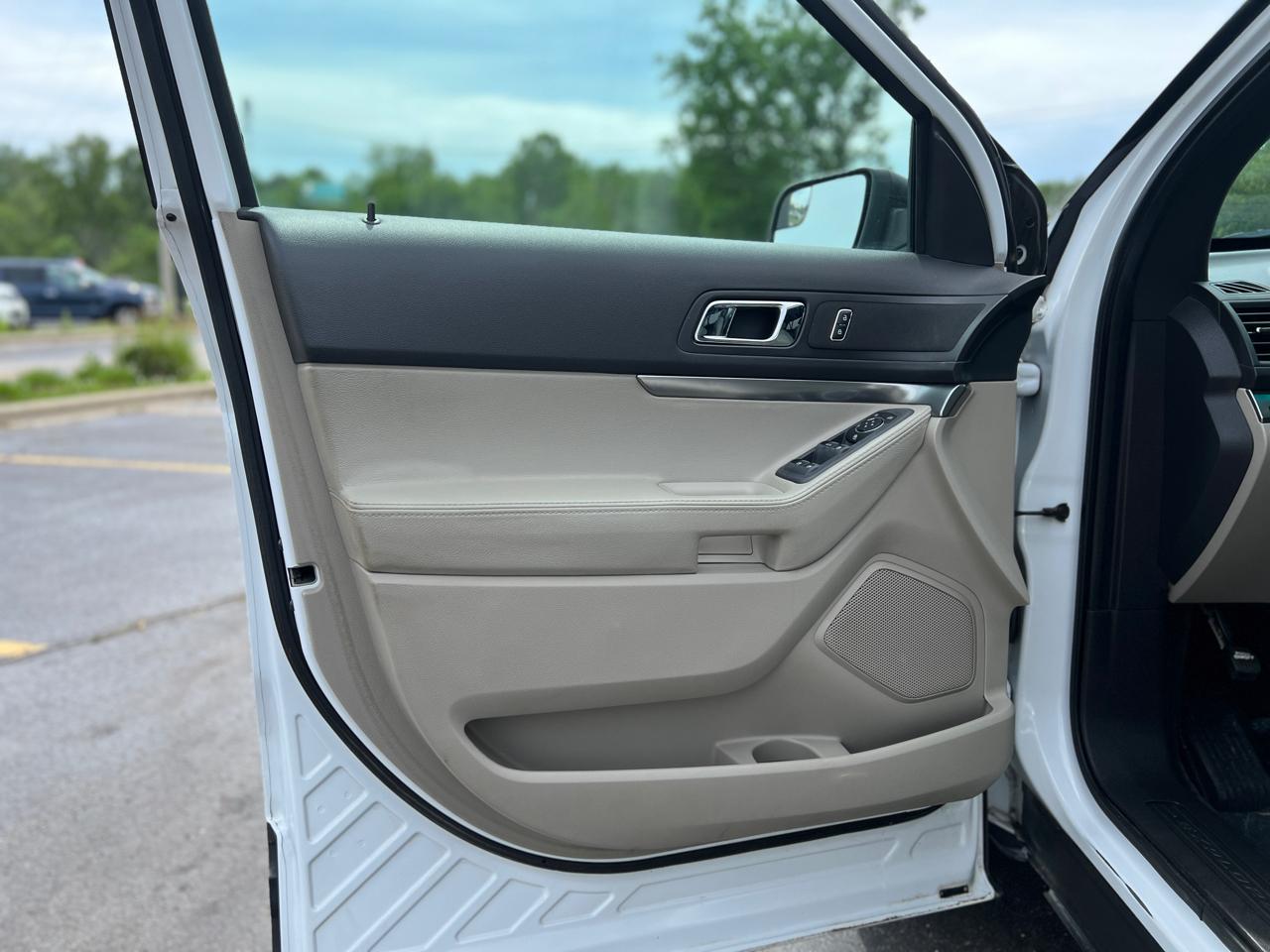 Ford Explorer Base FWD 2013