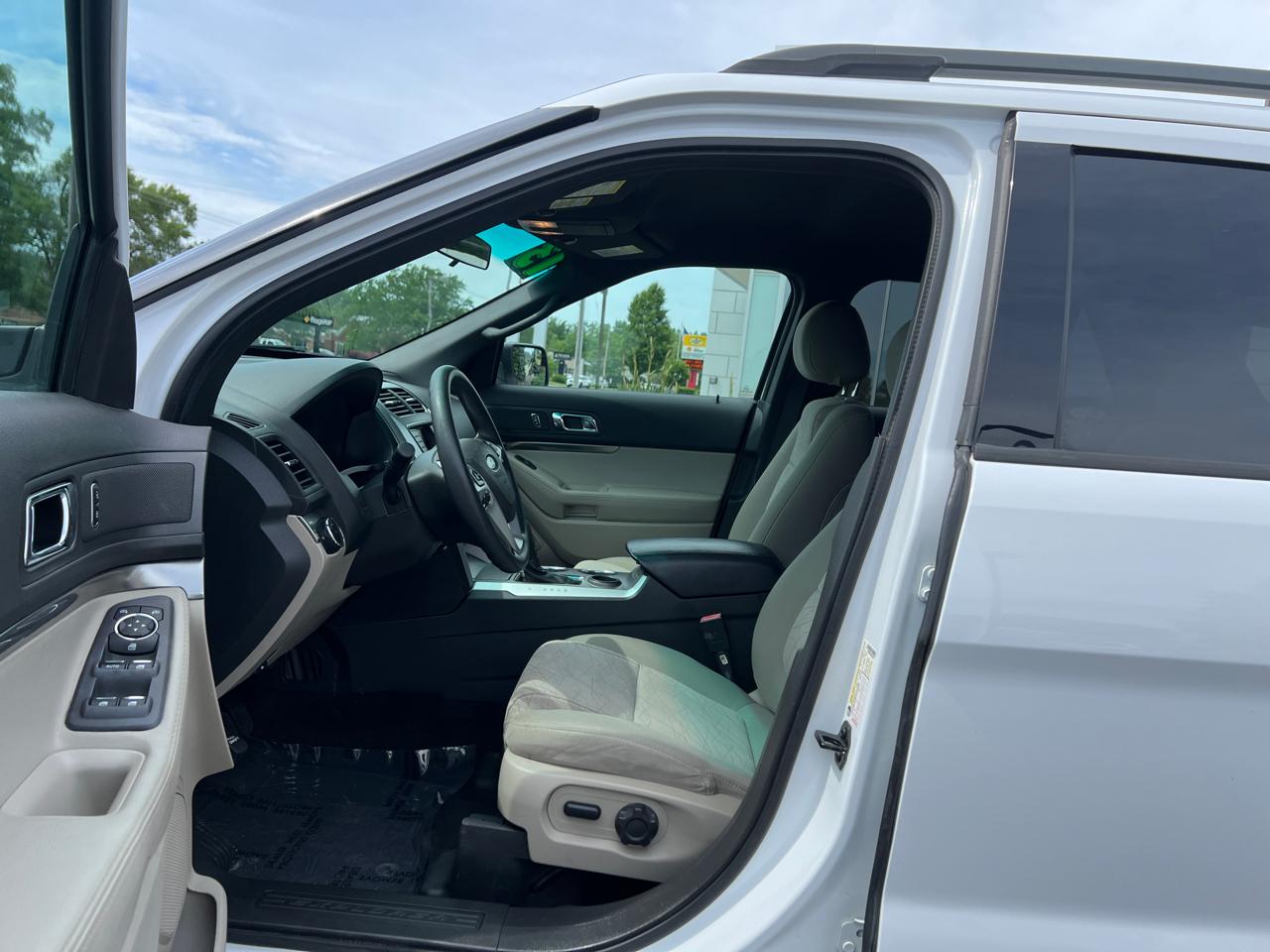 Ford Explorer Base FWD 2013