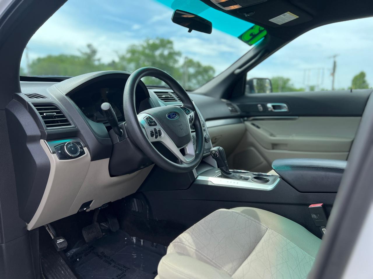 Ford Explorer Base FWD 2013