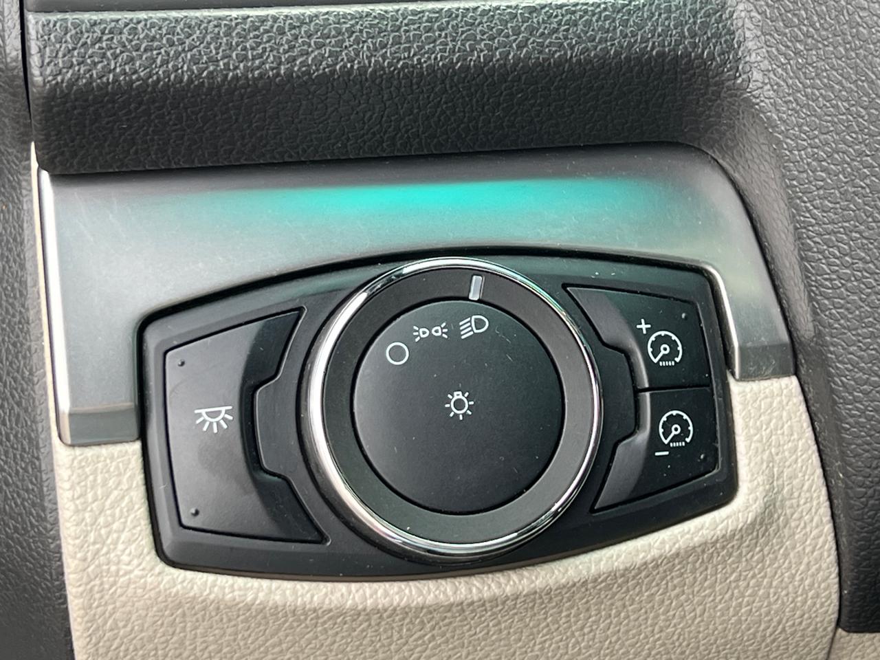 Ford Explorer Base FWD 2013