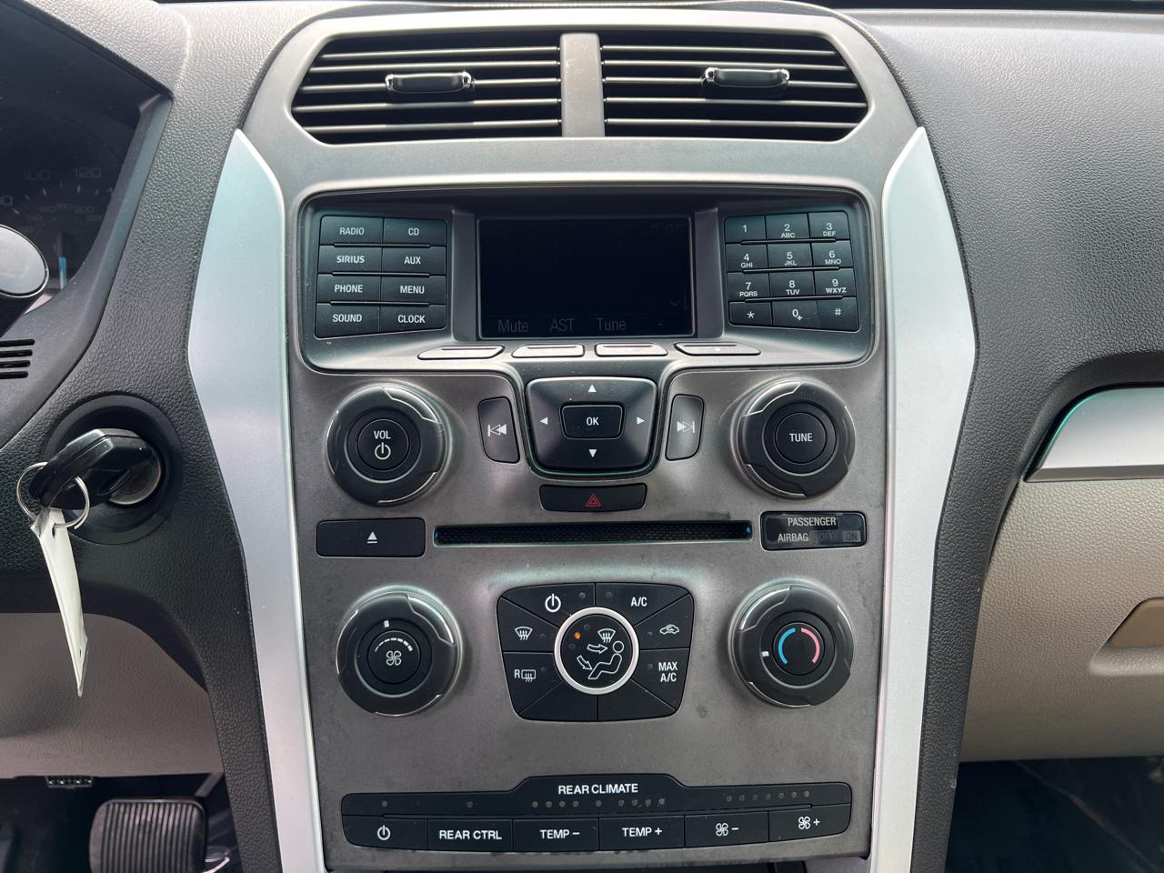 Ford Explorer Base FWD 2013