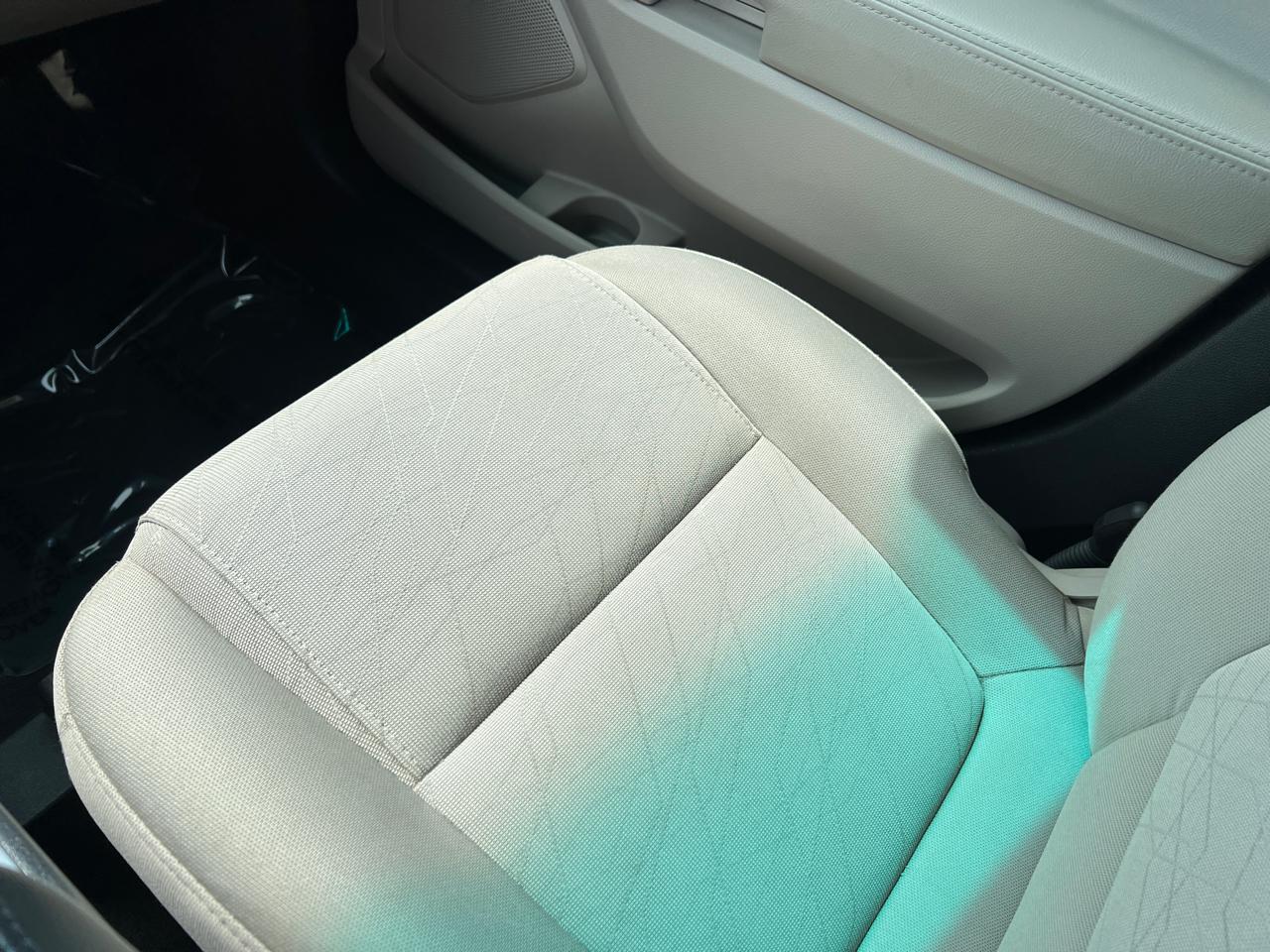 Ford Explorer Base FWD 2013
