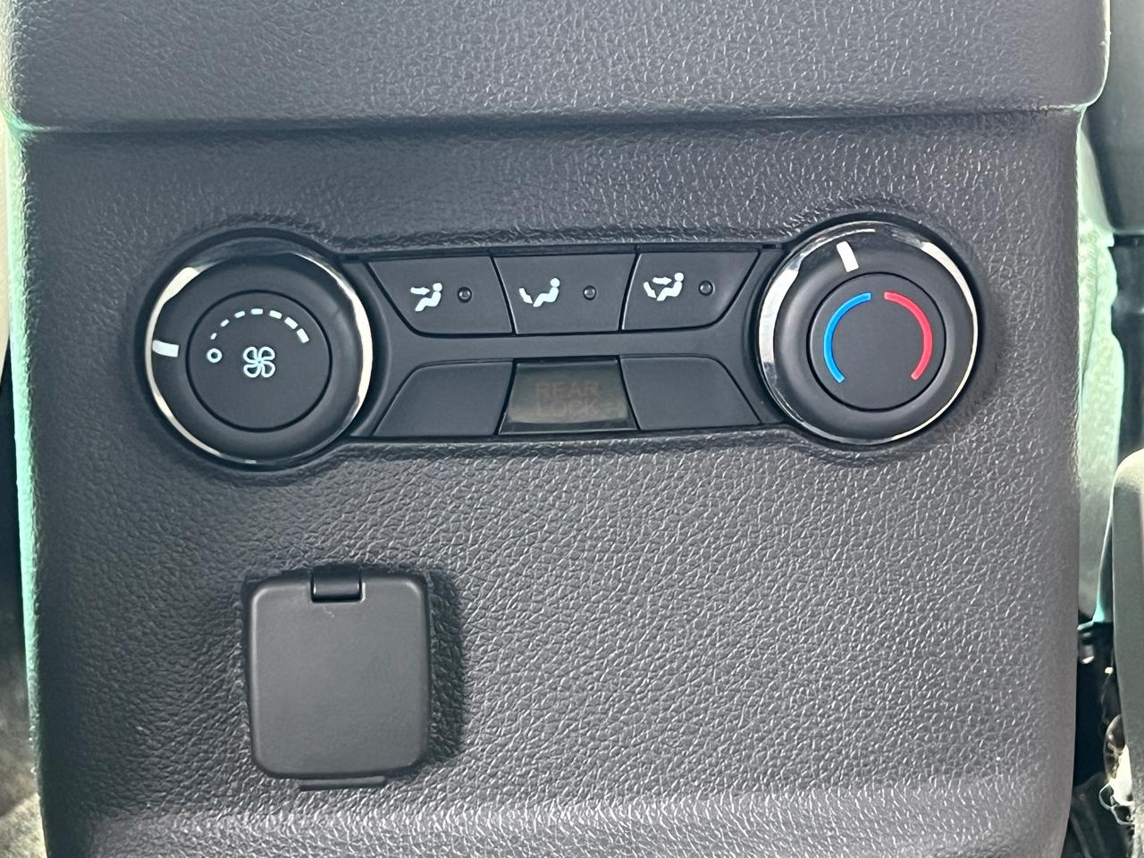 Ford Explorer Base FWD 2013