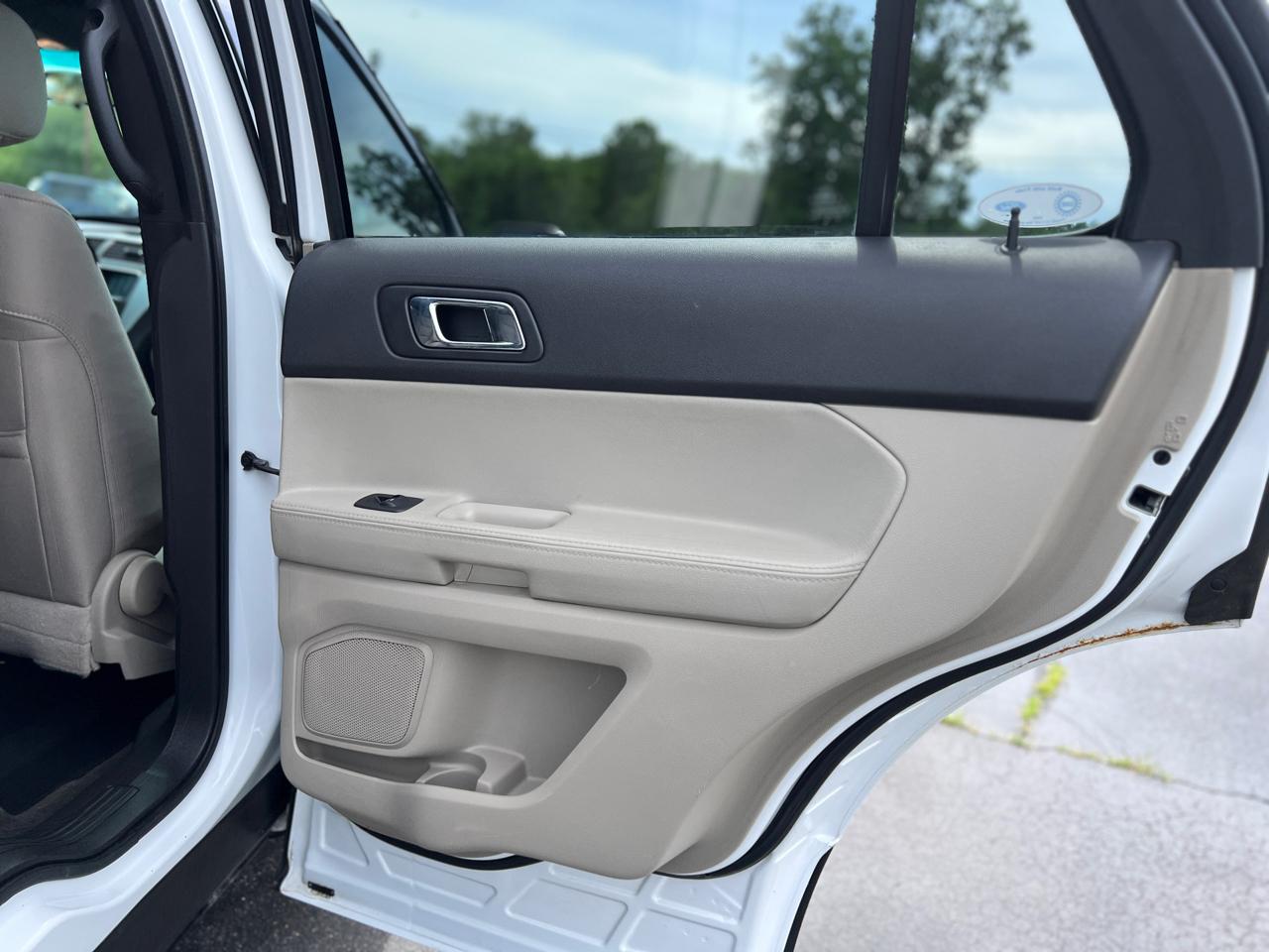 Ford Explorer Base FWD 2013