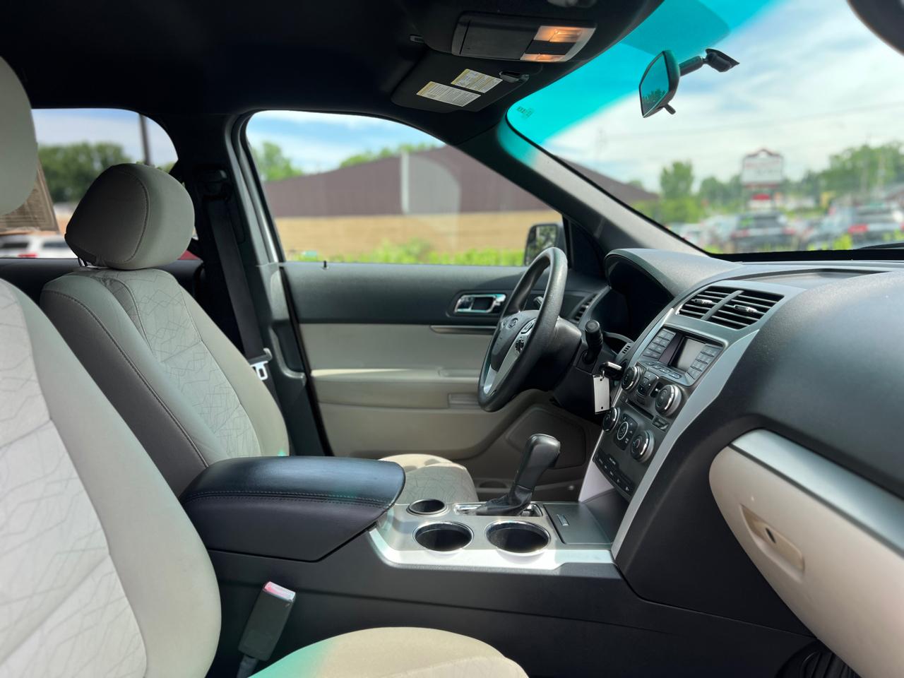 Ford Explorer Base FWD 2013