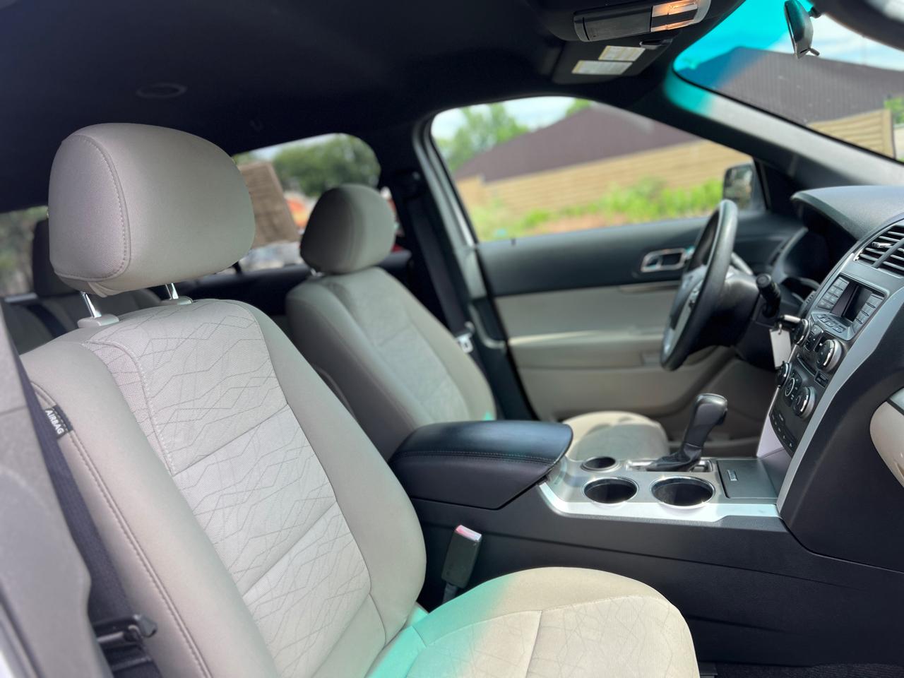 Ford Explorer Base FWD 2013