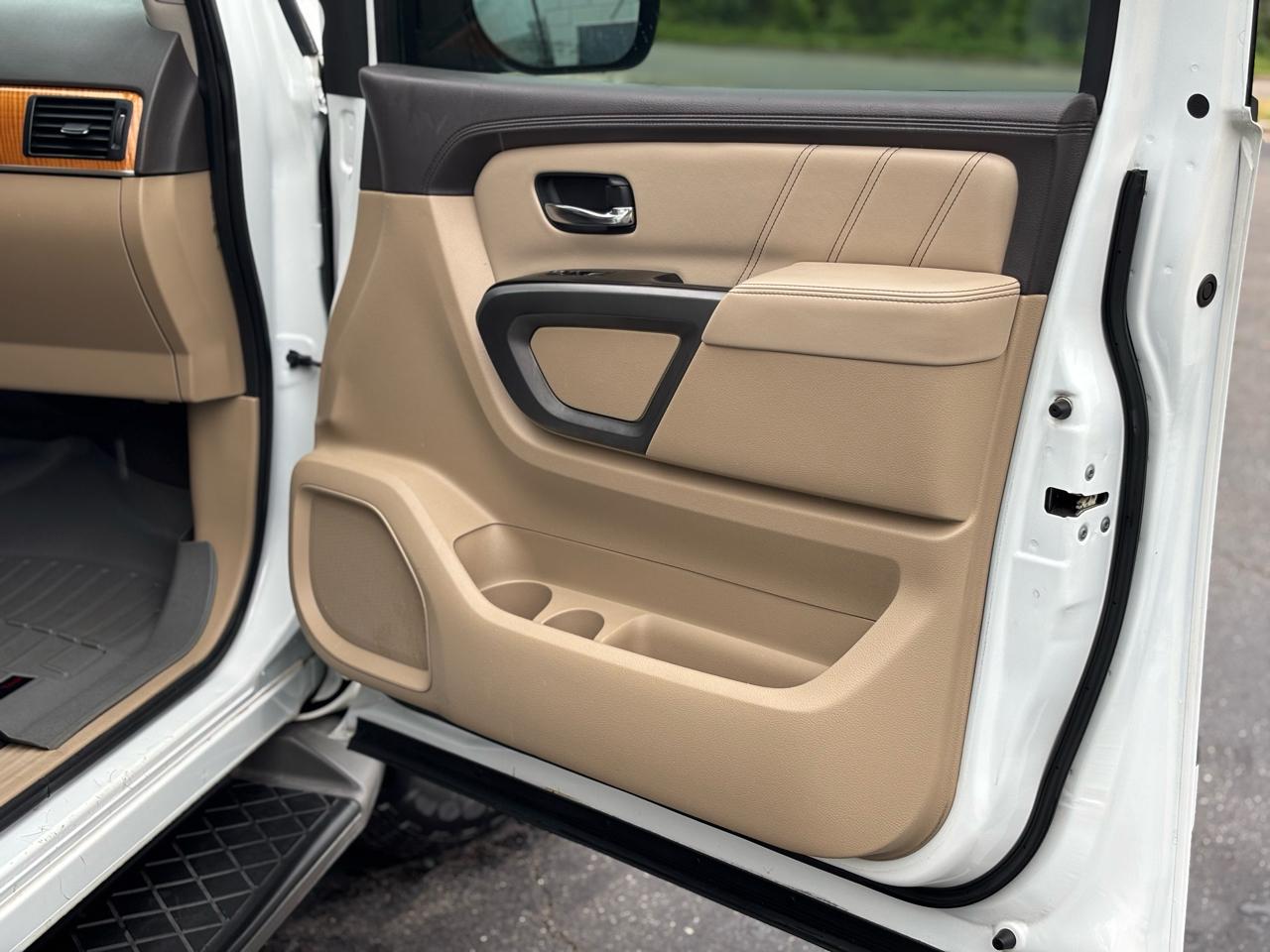 Nissan Armada Platinum Reserve 4WD 2015