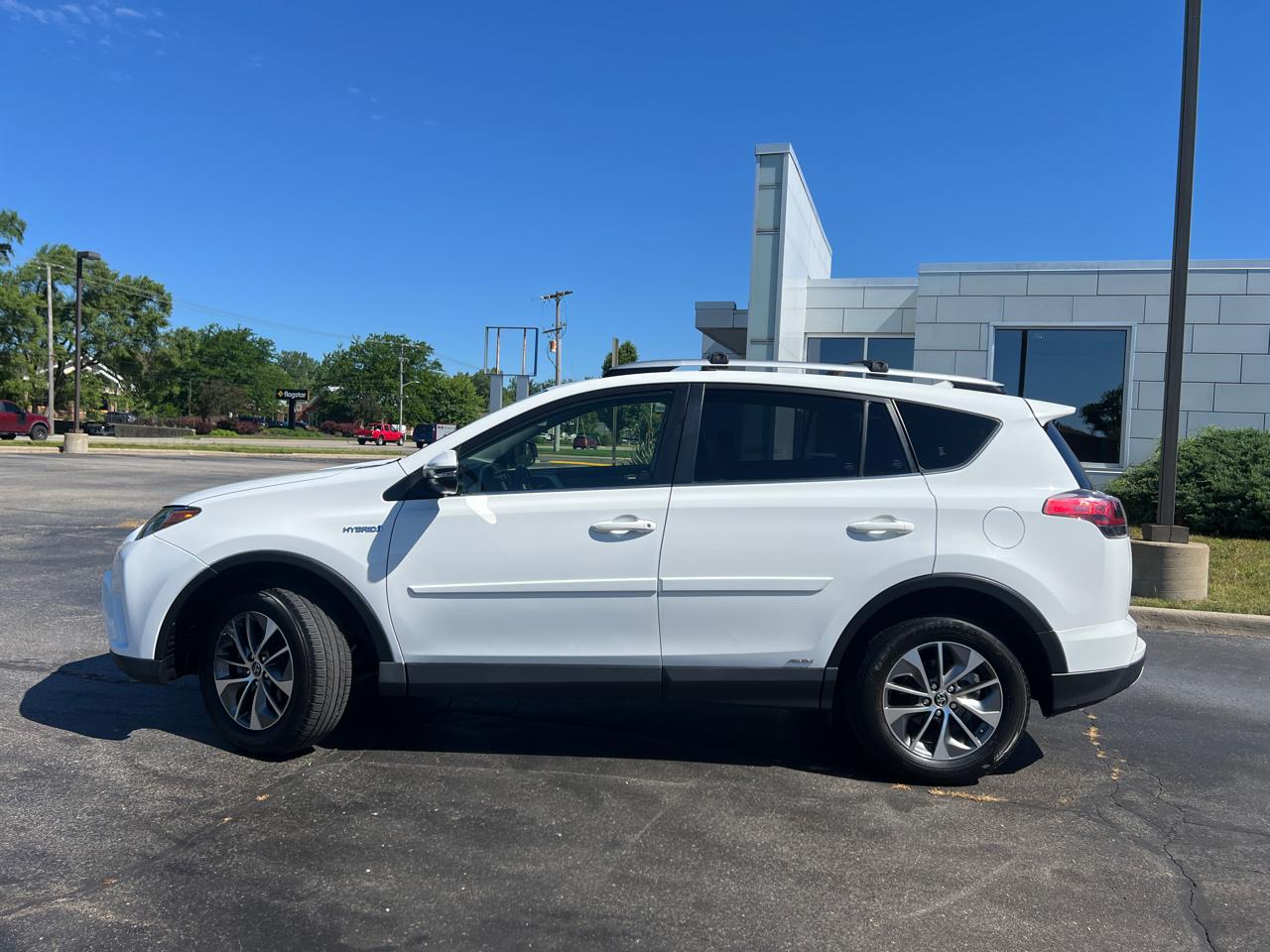 Toyota RAV4 Hybrid XLE 2016