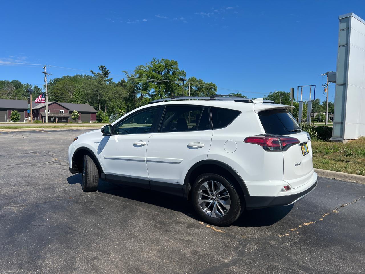 Toyota RAV4 Hybrid XLE 2016