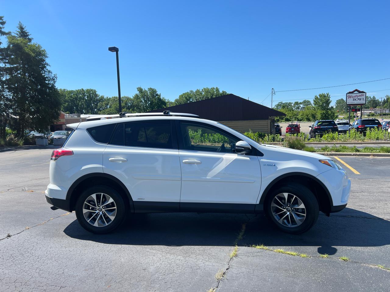 Toyota RAV4 Hybrid XLE 2016