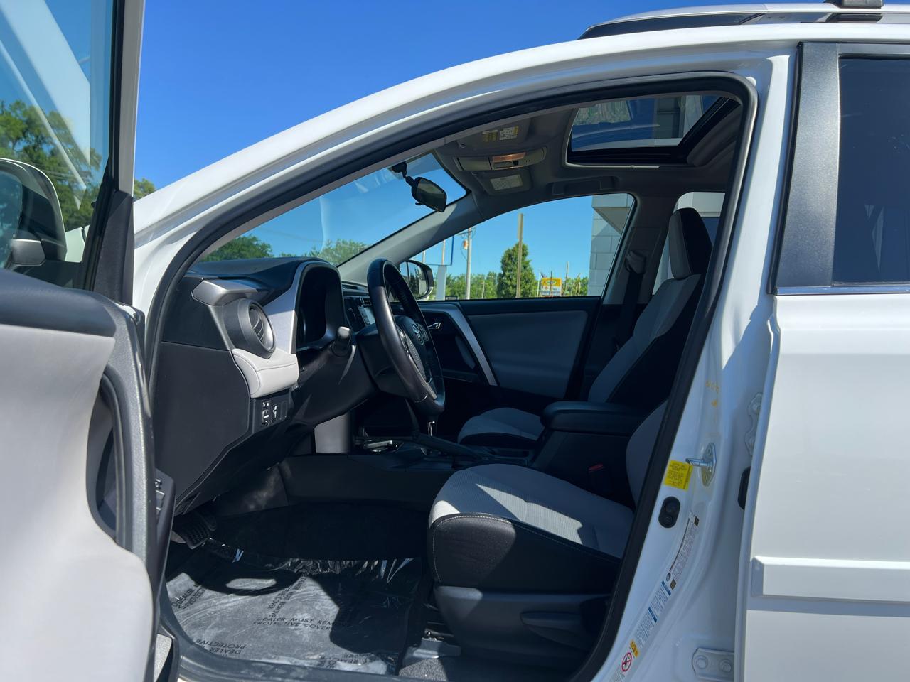 Toyota RAV4 Hybrid XLE 2016