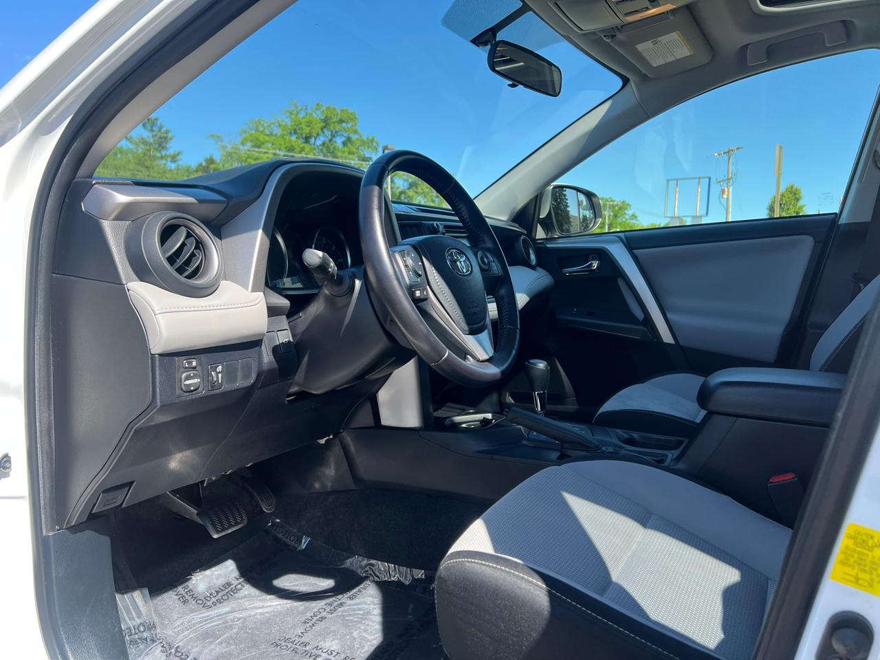 Toyota RAV4 Hybrid XLE 2016
