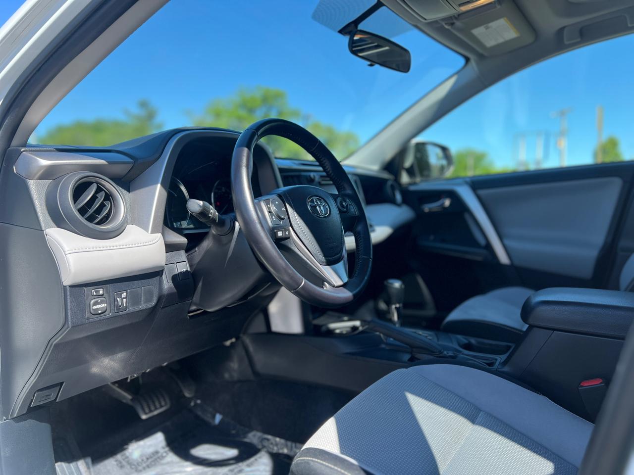 Toyota RAV4 Hybrid XLE 2016