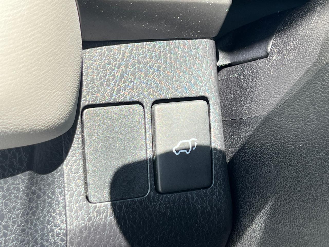 Toyota RAV4 Hybrid XLE 2016
