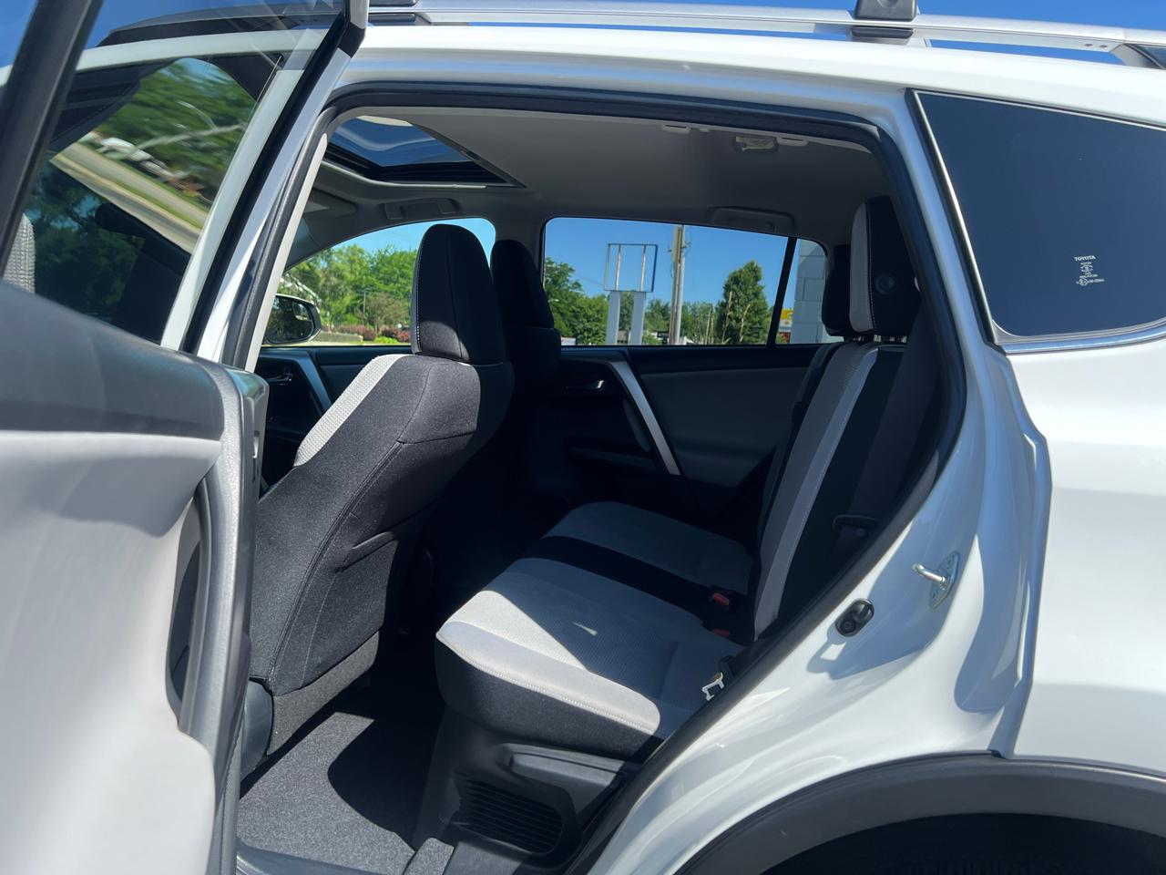 Toyota RAV4 Hybrid XLE 2016