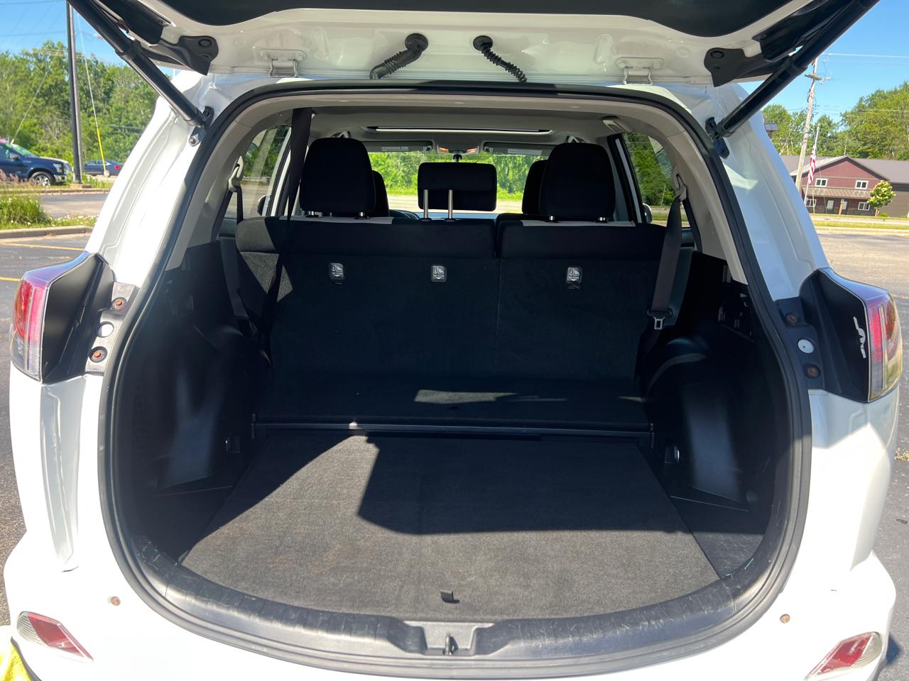 Toyota RAV4 Hybrid XLE 2016
