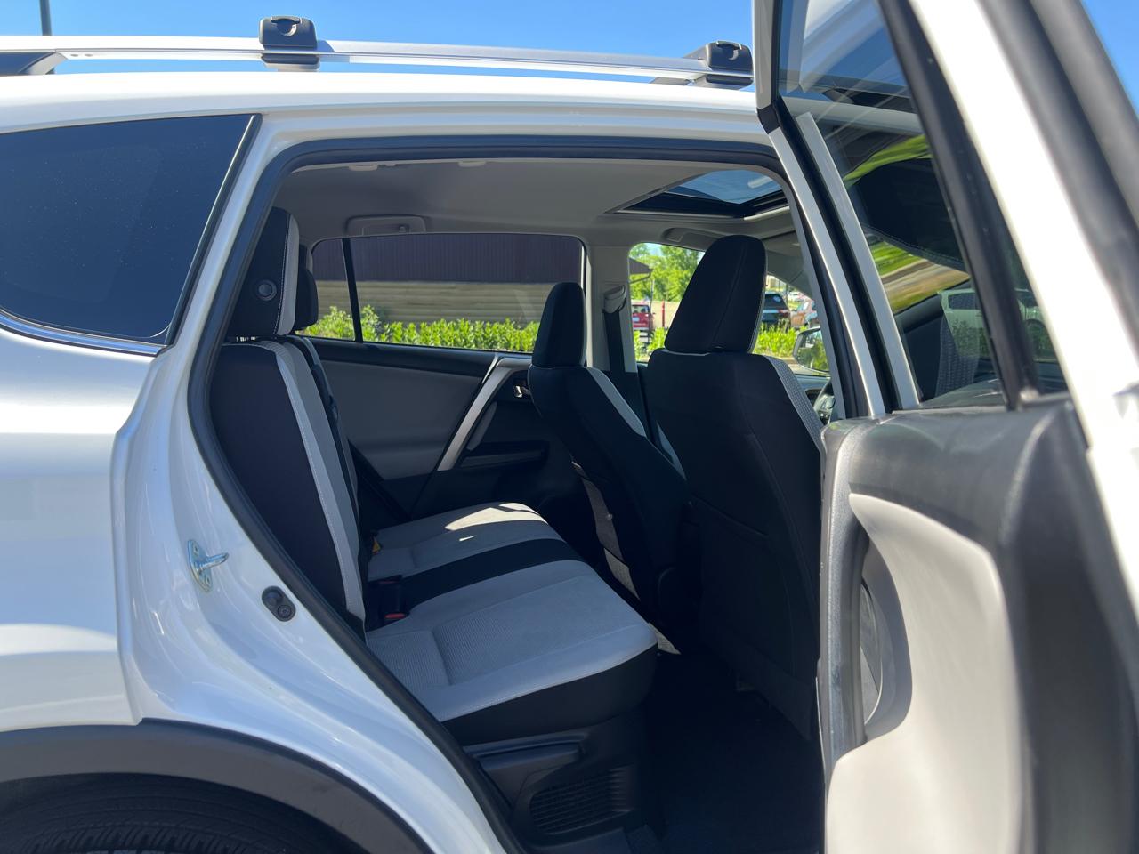 Toyota RAV4 Hybrid XLE 2016