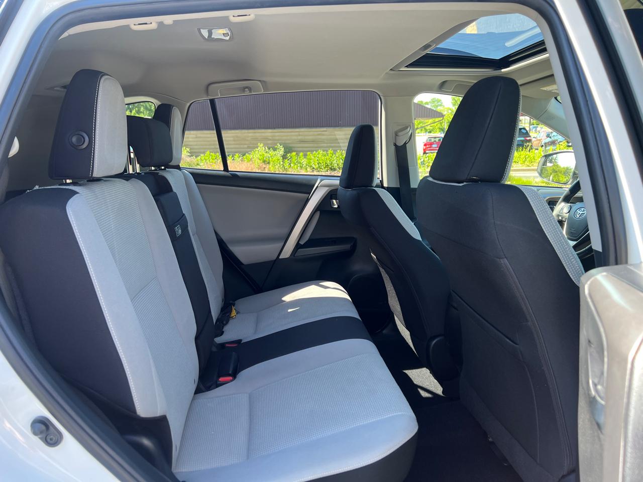 Toyota RAV4 Hybrid XLE 2016