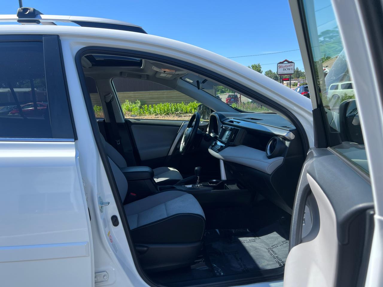 Toyota RAV4 Hybrid XLE 2016