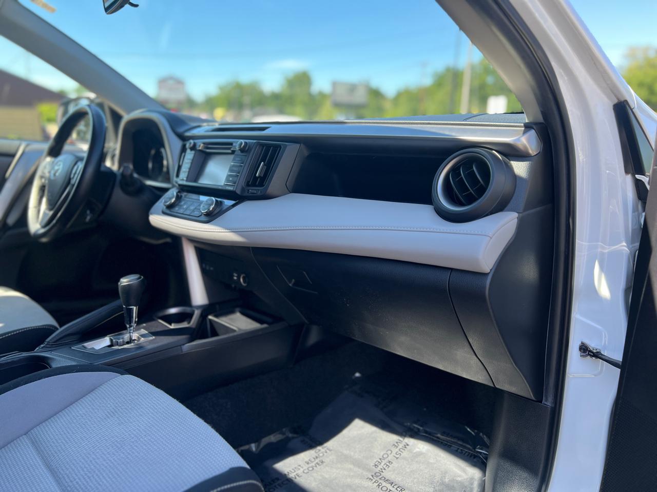 Toyota RAV4 Hybrid XLE 2016