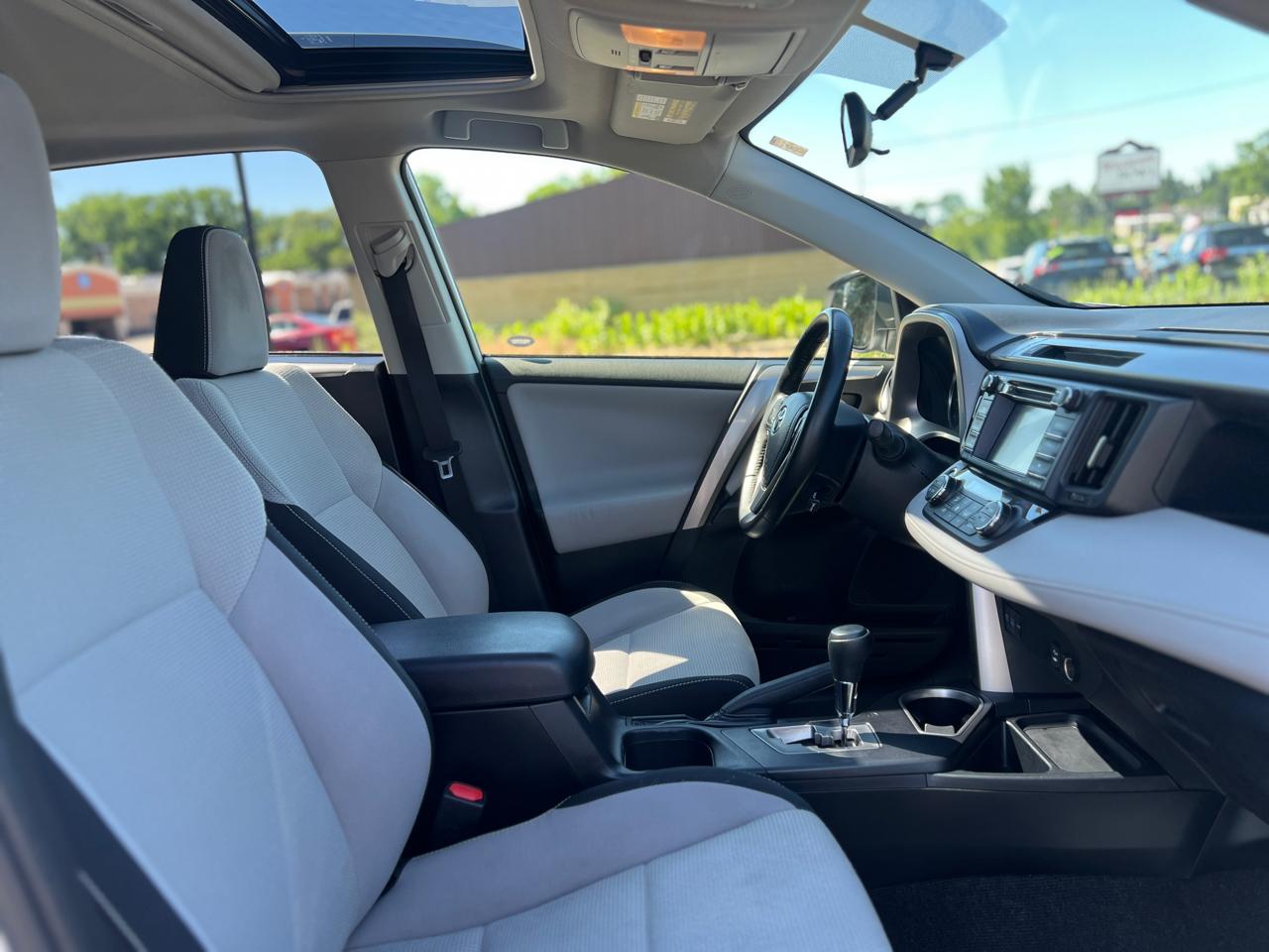 Toyota RAV4 Hybrid XLE 2016