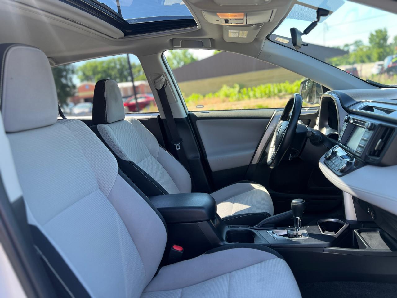 Toyota RAV4 Hybrid XLE 2016