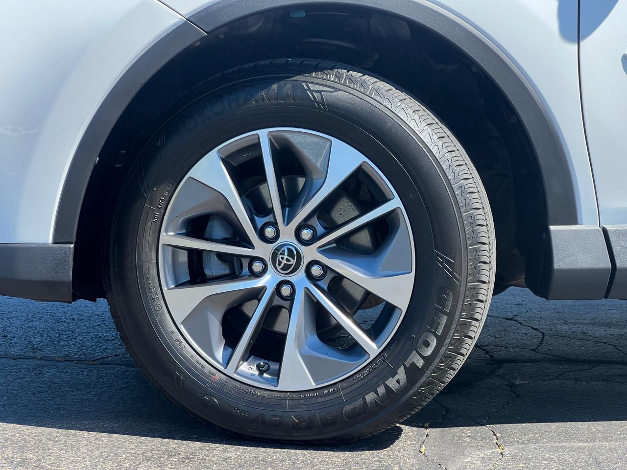 Toyota RAV4 Hybrid XLE 2016