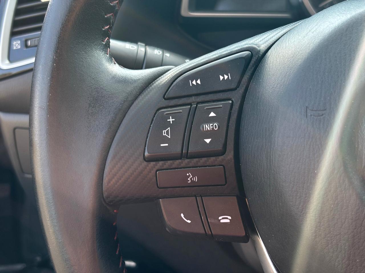 Mazda MAZDA3 i Grand Touring AT 5-Door 2015