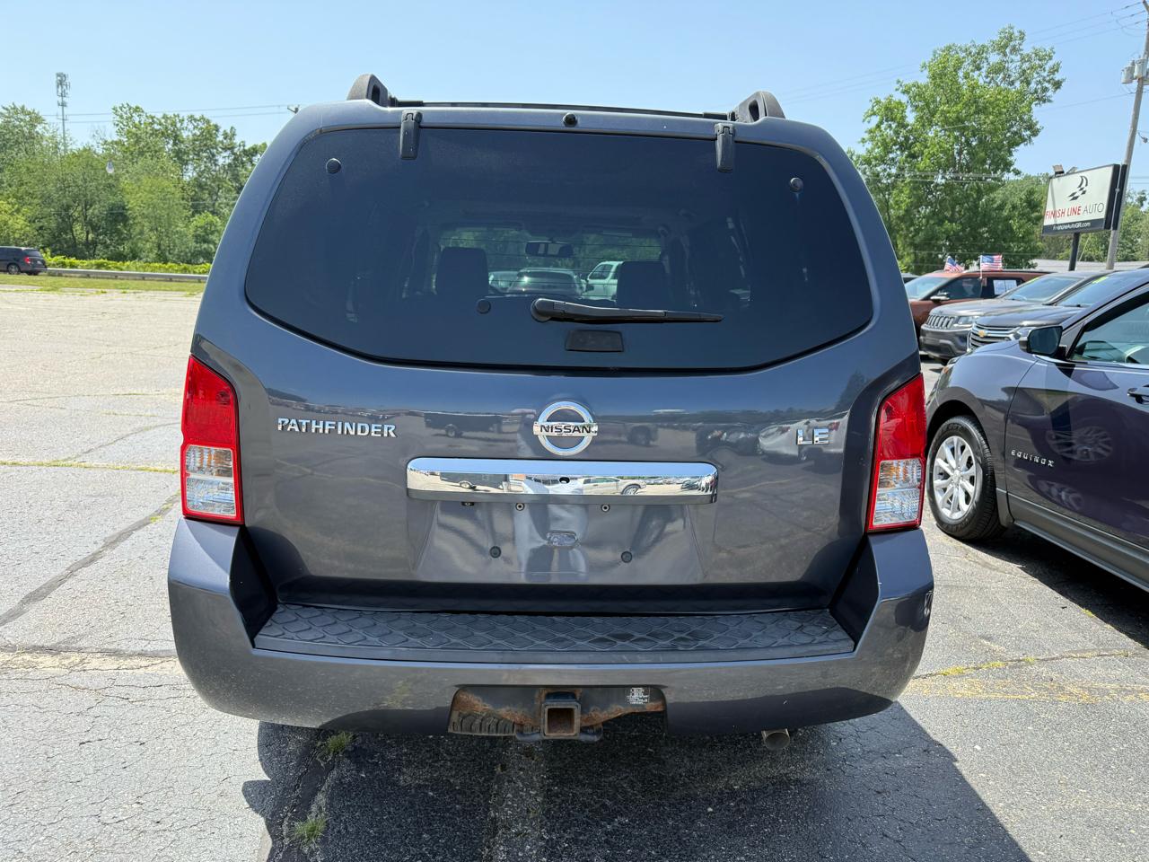Nissan Pathfinder LE 4WD 2010