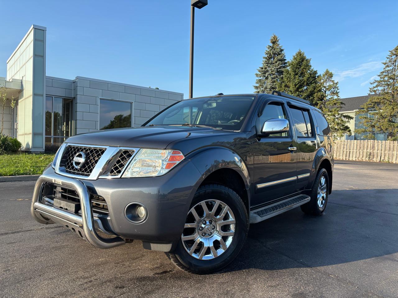Nissan Pathfinder LE 4WD 2010