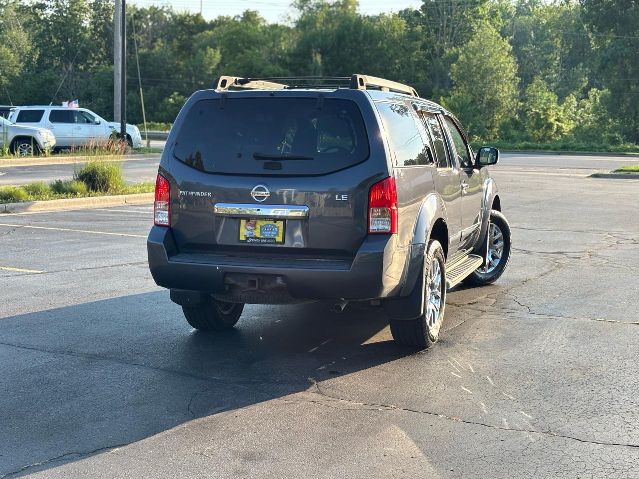 Nissan Pathfinder LE 4WD 2010