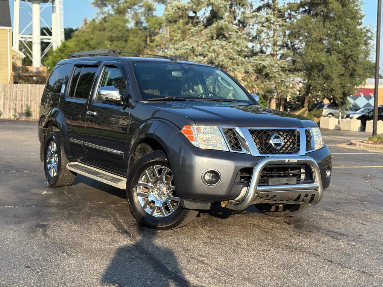 Nissan Pathfinder LE 4WD 2010