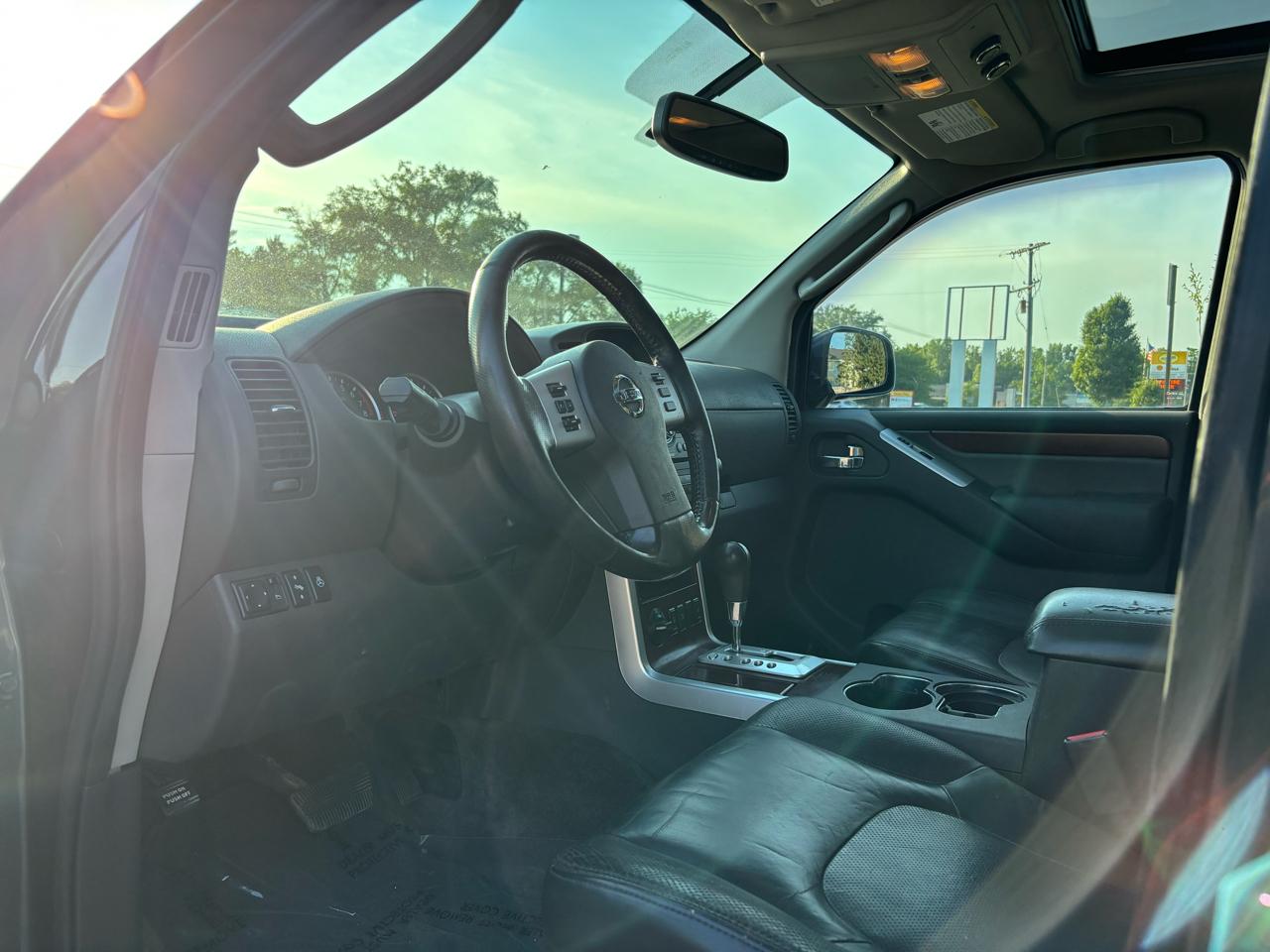 Nissan Pathfinder LE 4WD 2010
