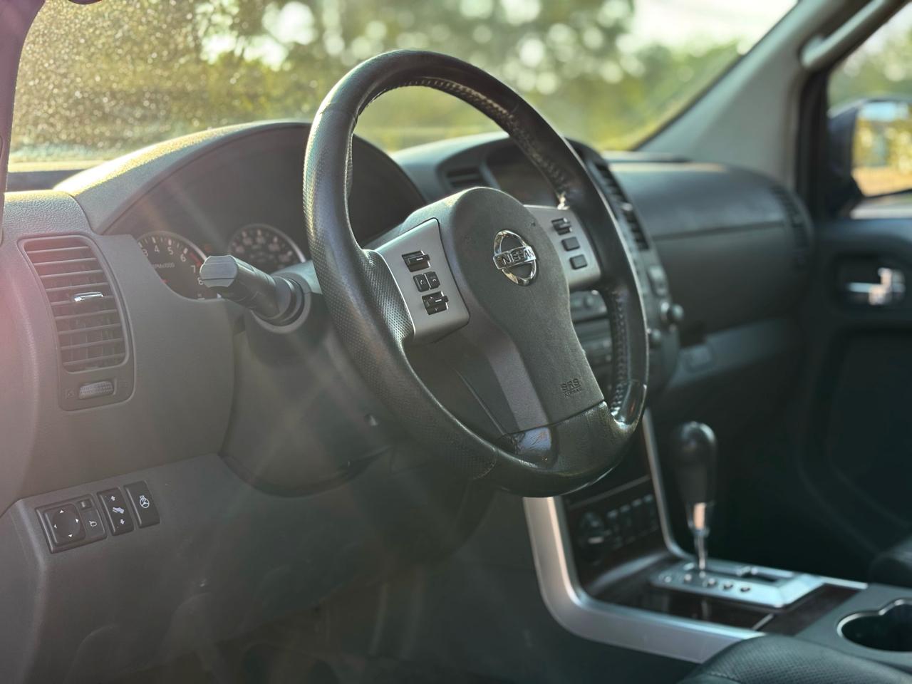 Nissan Pathfinder LE 4WD 2010