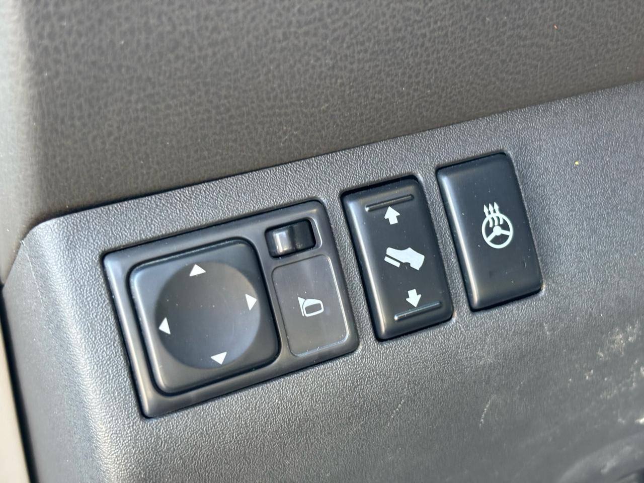 Nissan Pathfinder LE 4WD 2010
