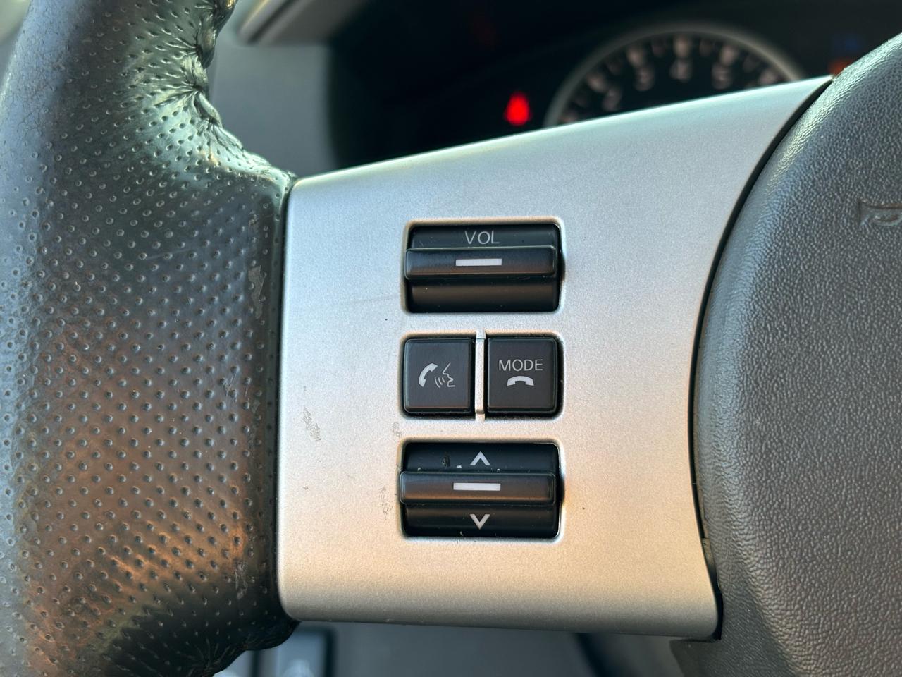 Nissan Pathfinder LE 4WD 2010