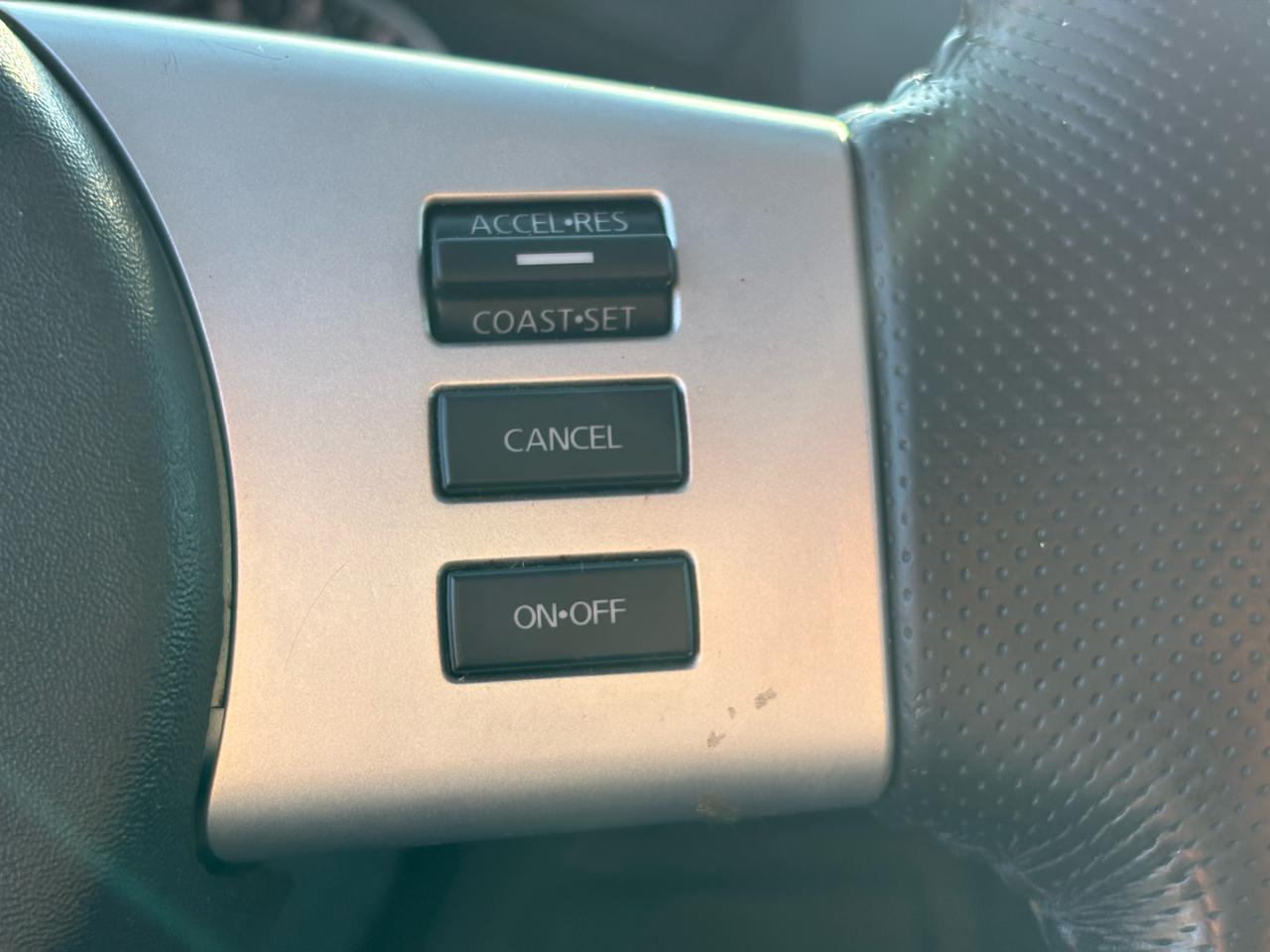 Nissan Pathfinder LE 4WD 2010