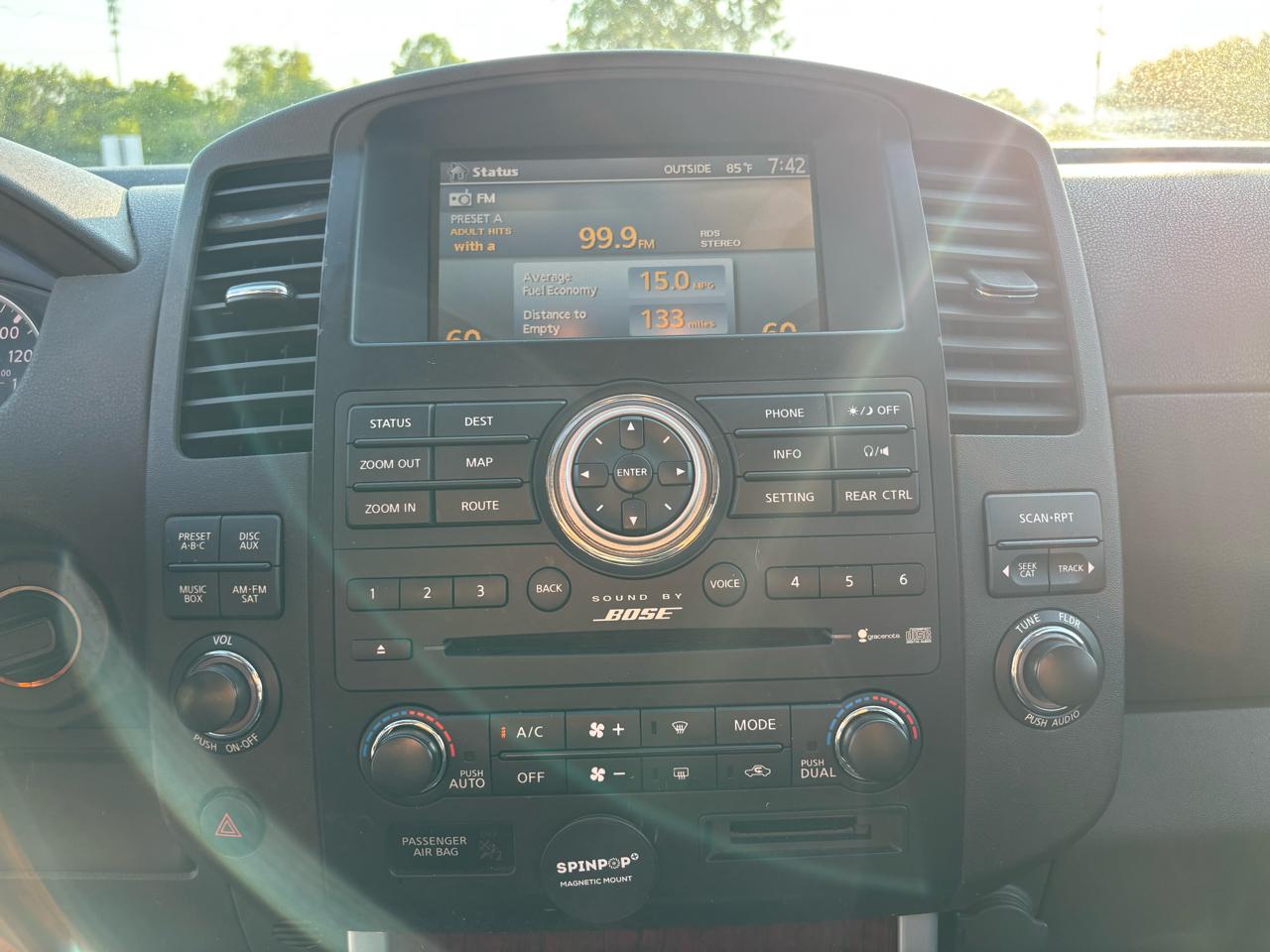 Nissan Pathfinder LE 4WD 2010