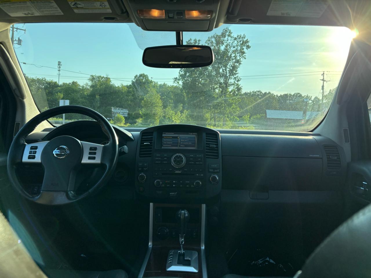 Nissan Pathfinder LE 4WD 2010
