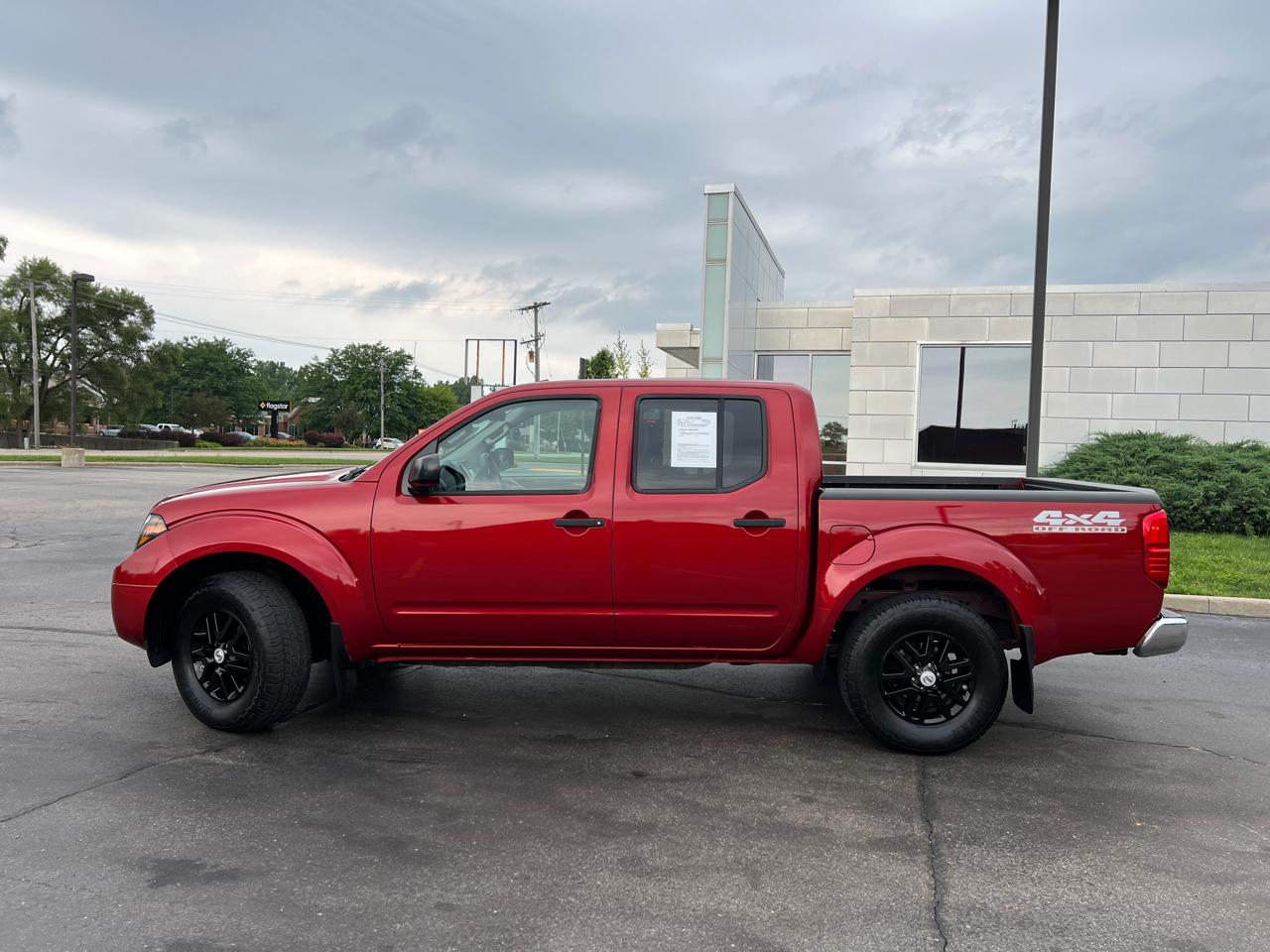 Nissan Frontier SV Crew Cab 5AT 4WD 2016