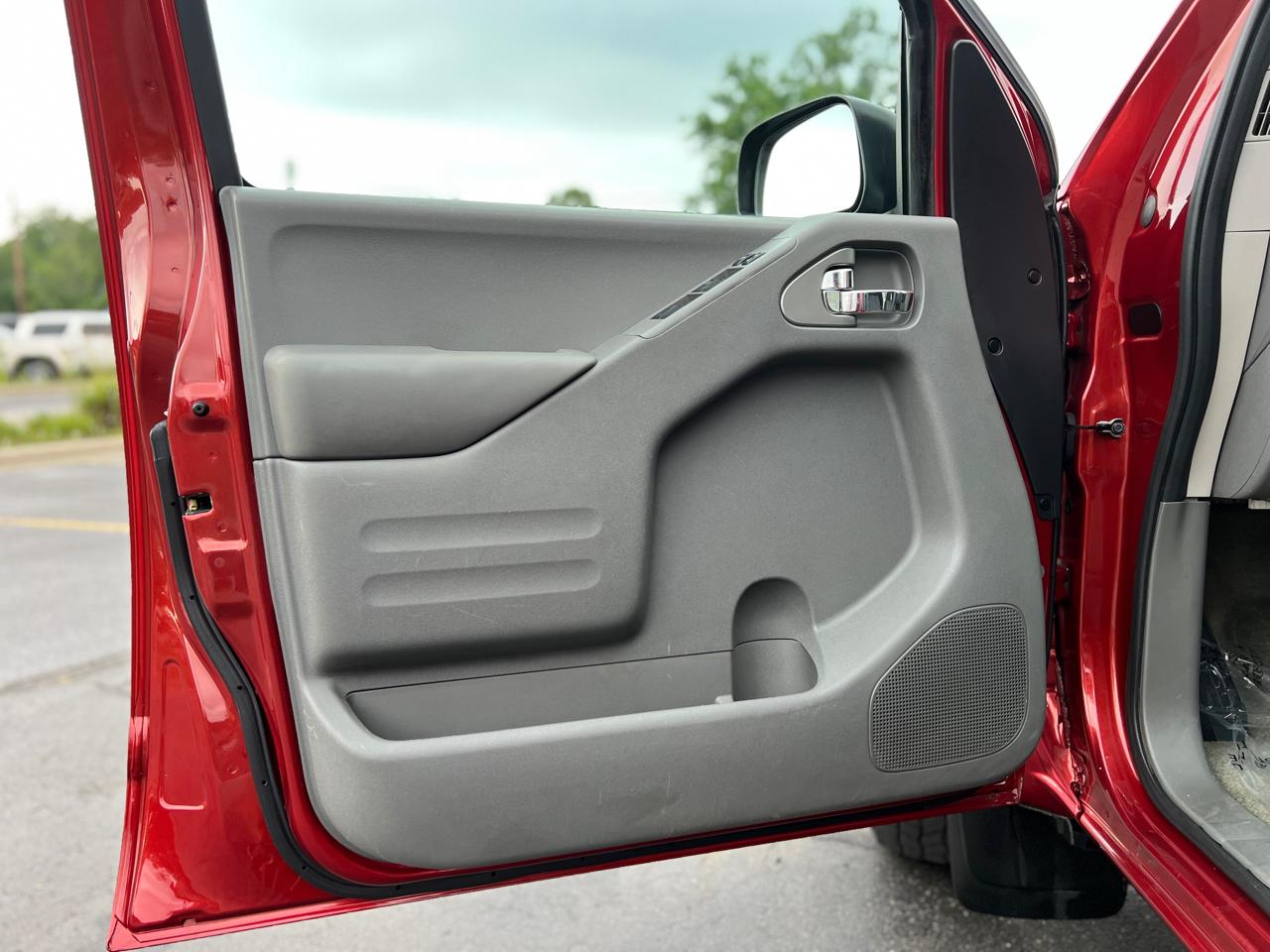 Nissan Frontier SV Crew Cab 5AT 4WD 2016